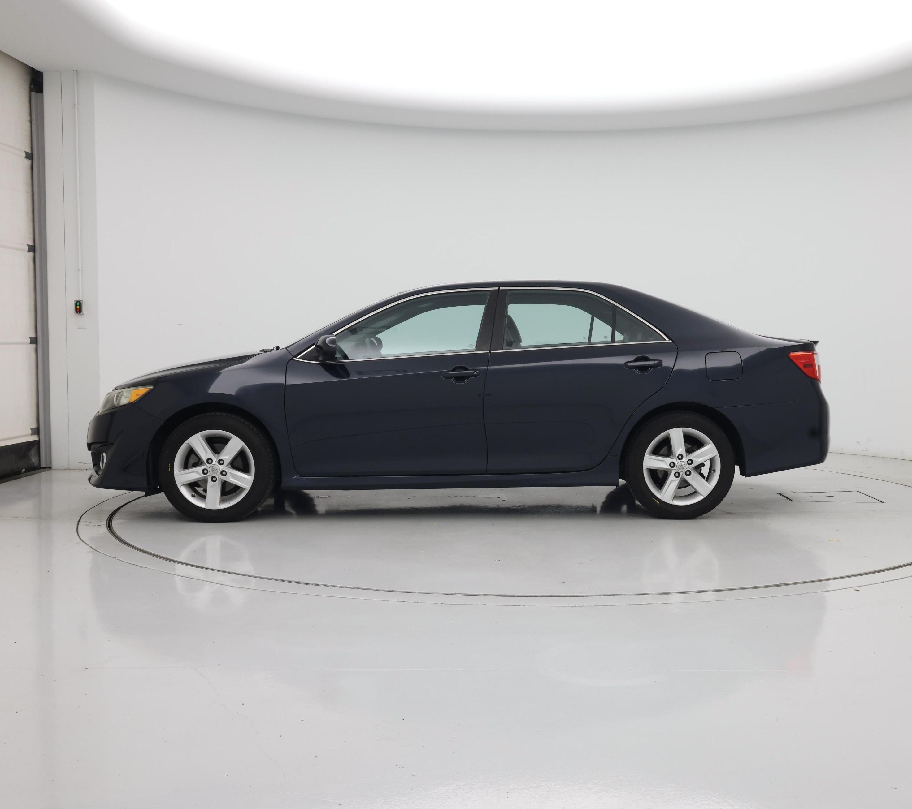 Thumbnail: 2014 Toyota Camry - 3