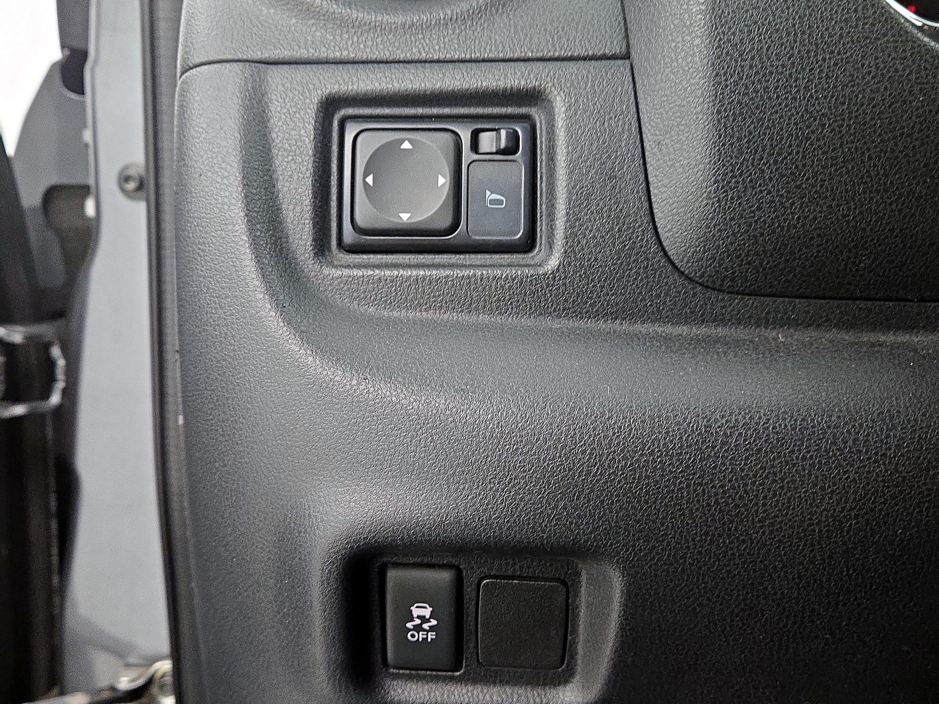 Thumbnail: 2018 Nissan Versa - 13