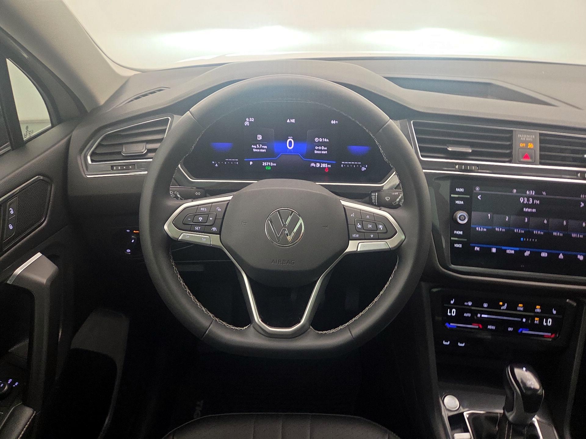 Thumbnail: 2023 Volkswagen Tiguan - 10