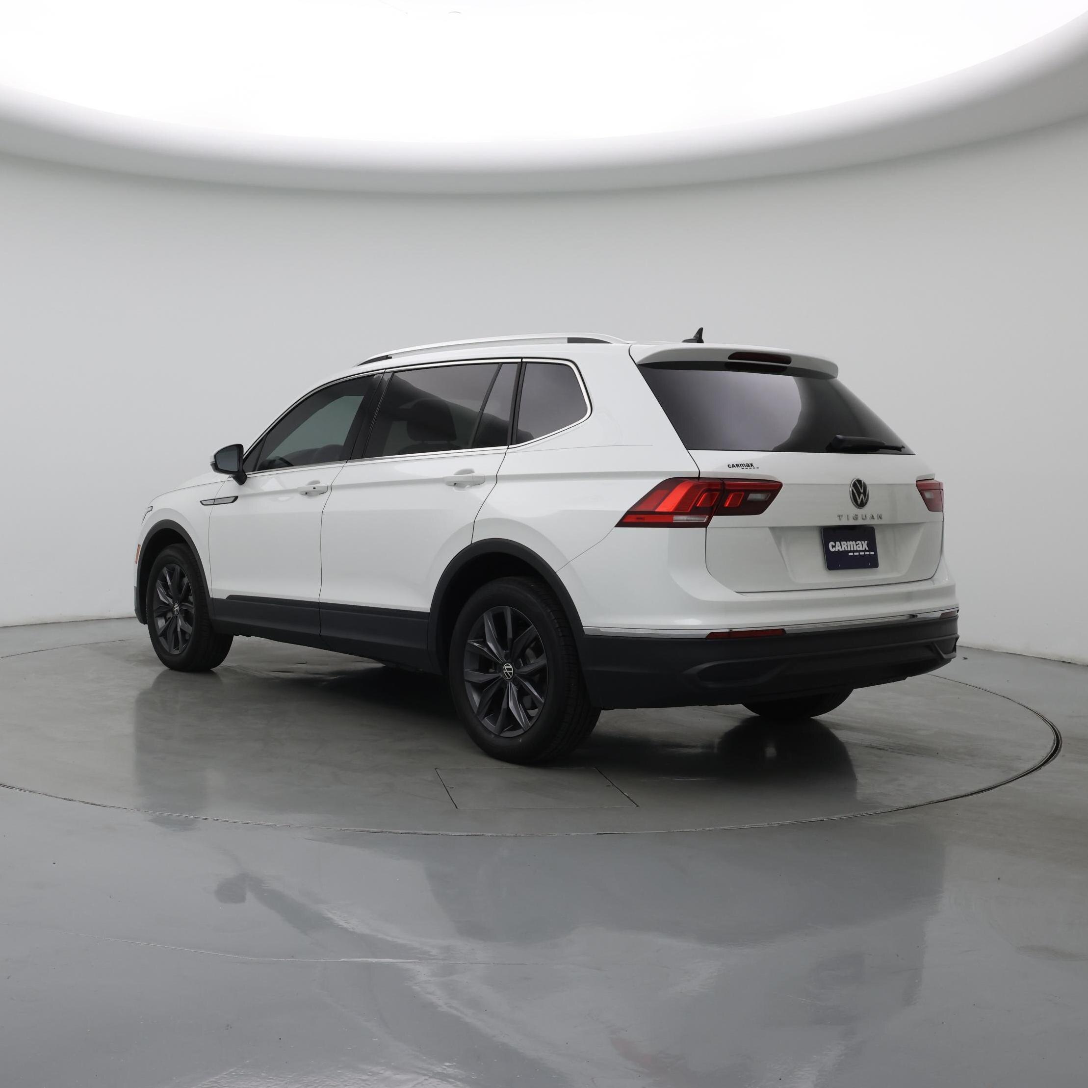 Thumbnail: 2023 Volkswagen Tiguan - 2