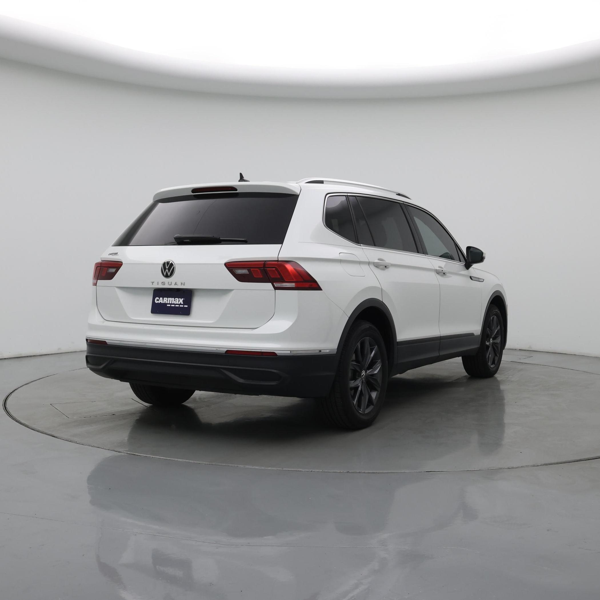Thumbnail: 2023 Volkswagen Tiguan - 8