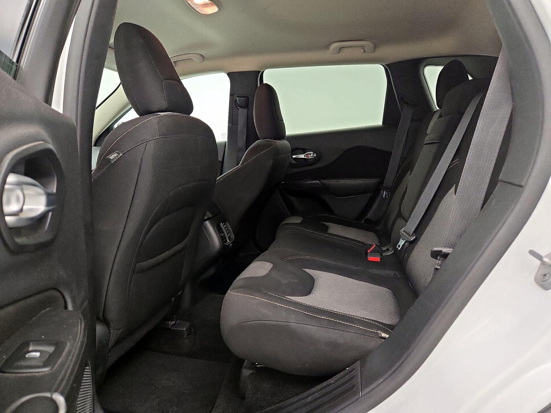 Thumbnail: 2014 Jeep Cherokee - 18