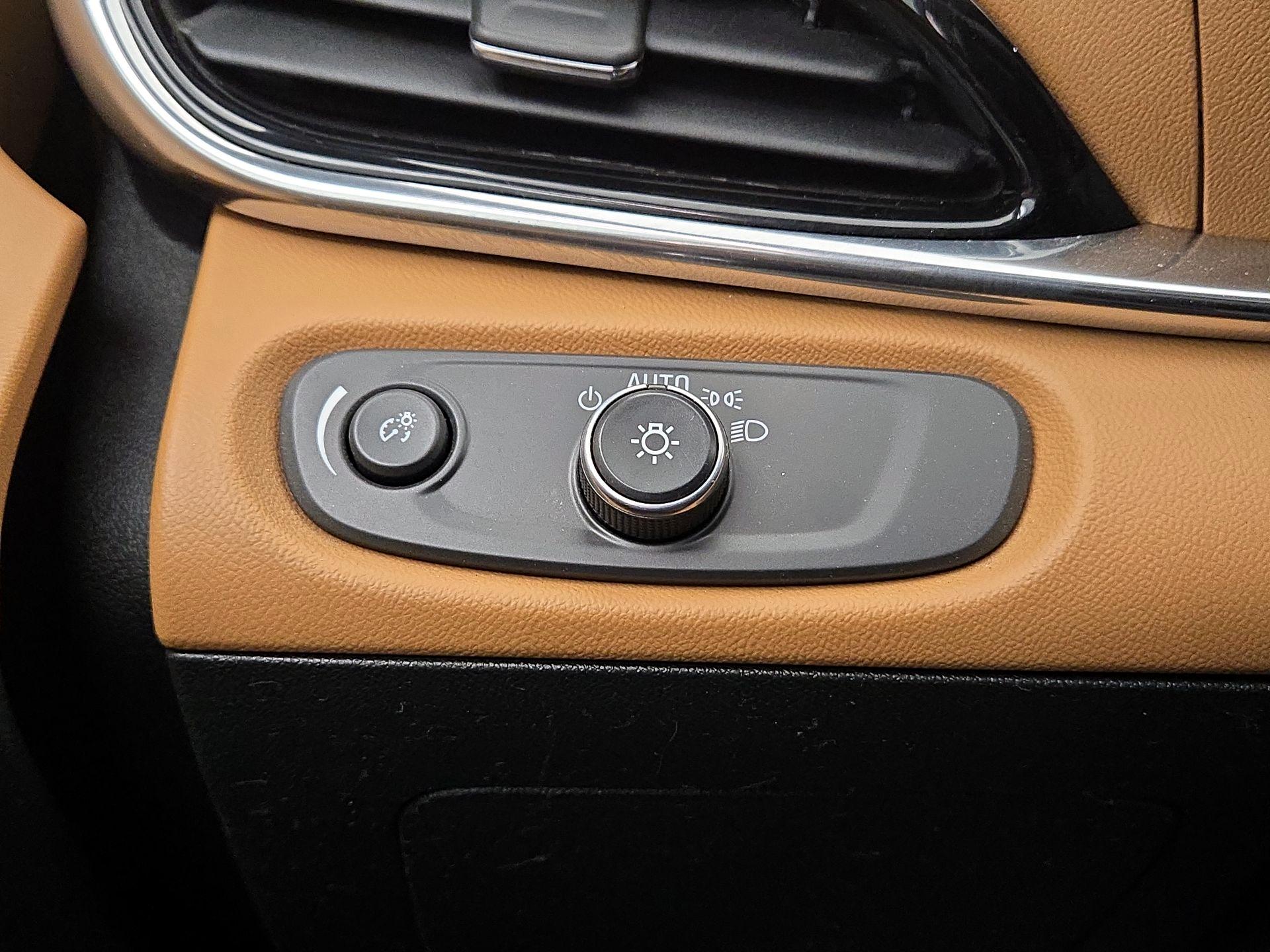 Thumbnail: 2016 Chevrolet Volt - 13