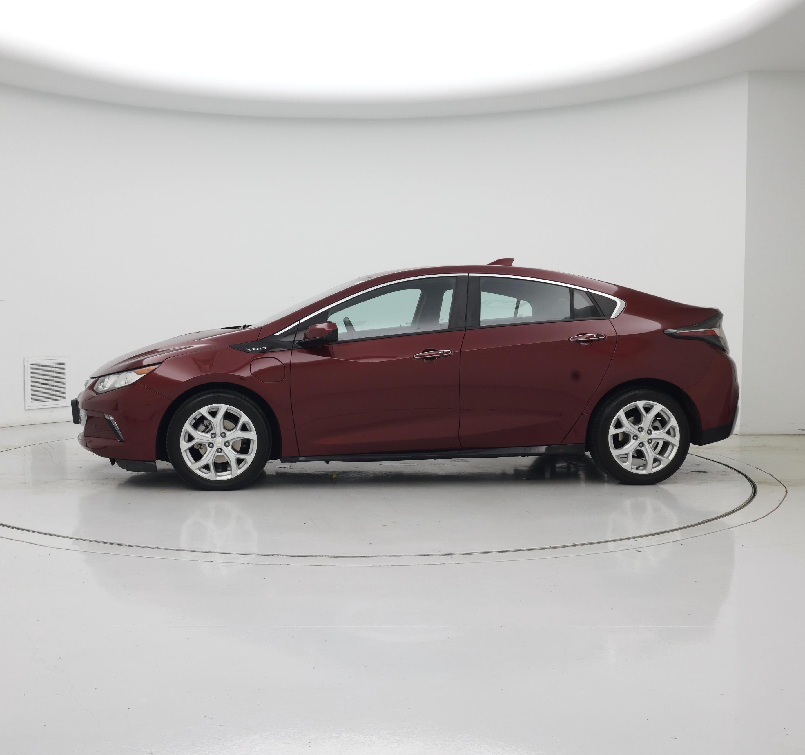 Thumbnail: 2016 Chevrolet Volt - 3