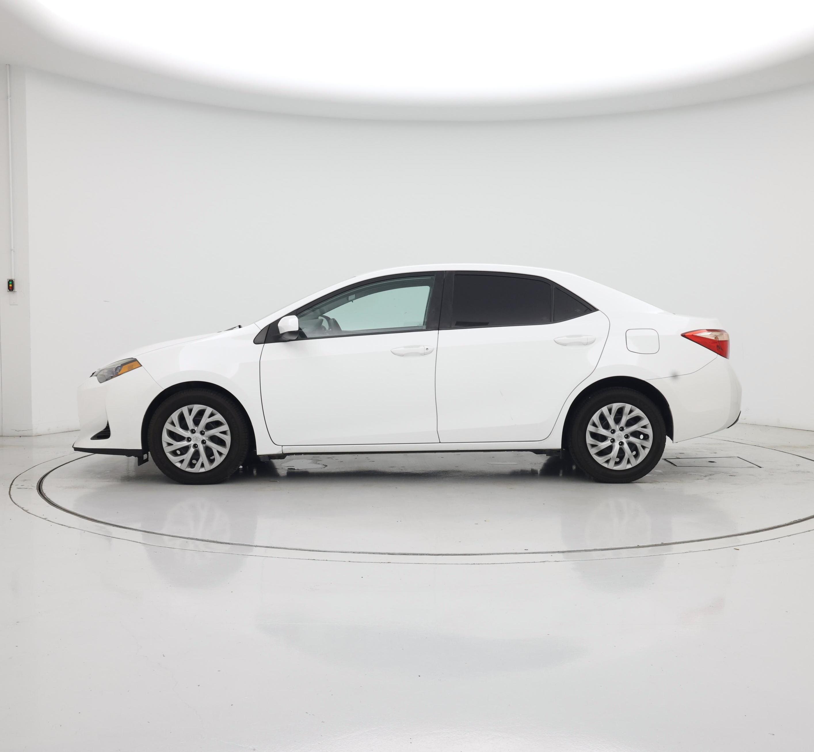 Thumbnail: 2018 Toyota Corolla - 3