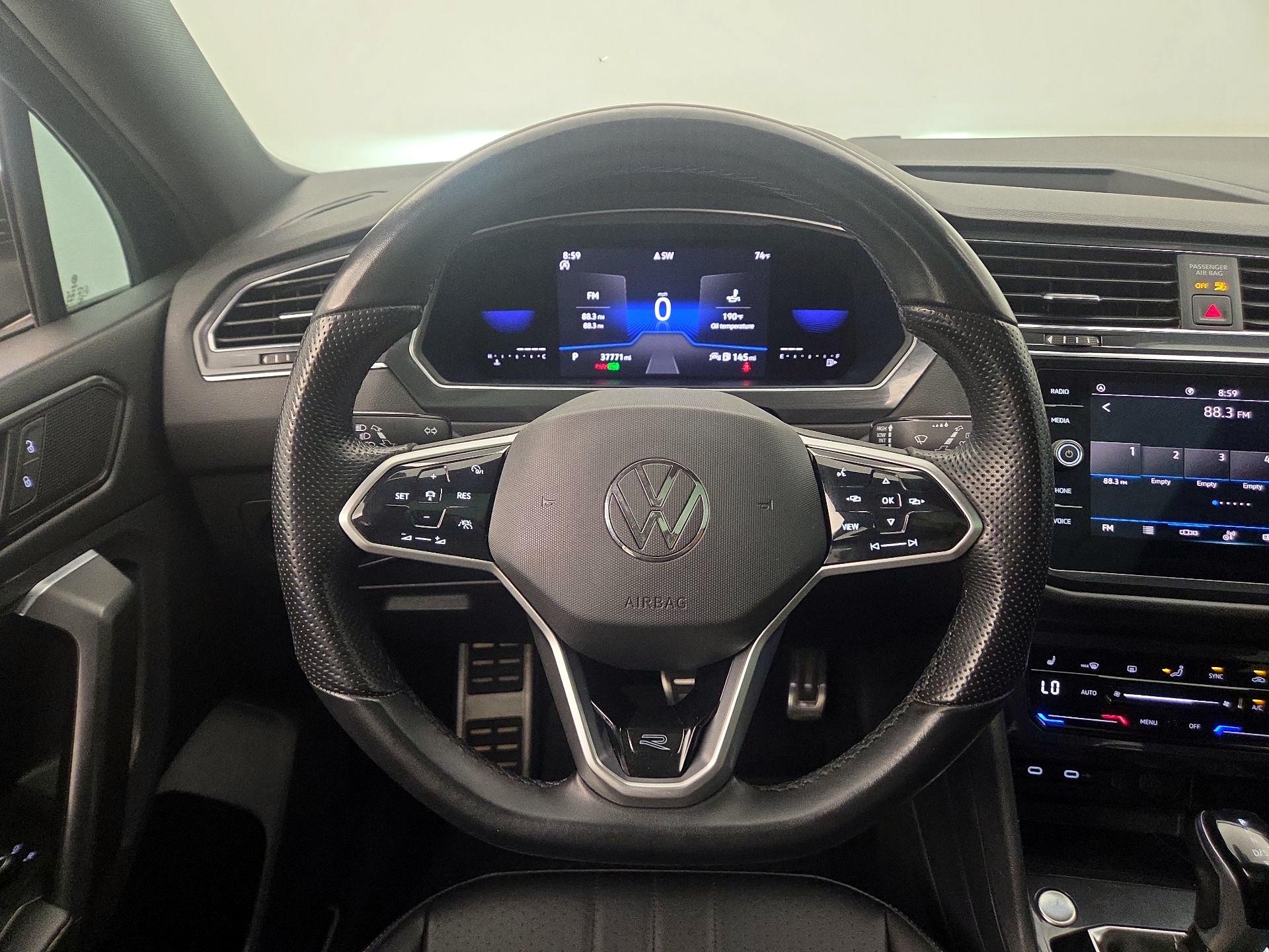 Thumbnail: 2022 Volkswagen Tiguan - 10