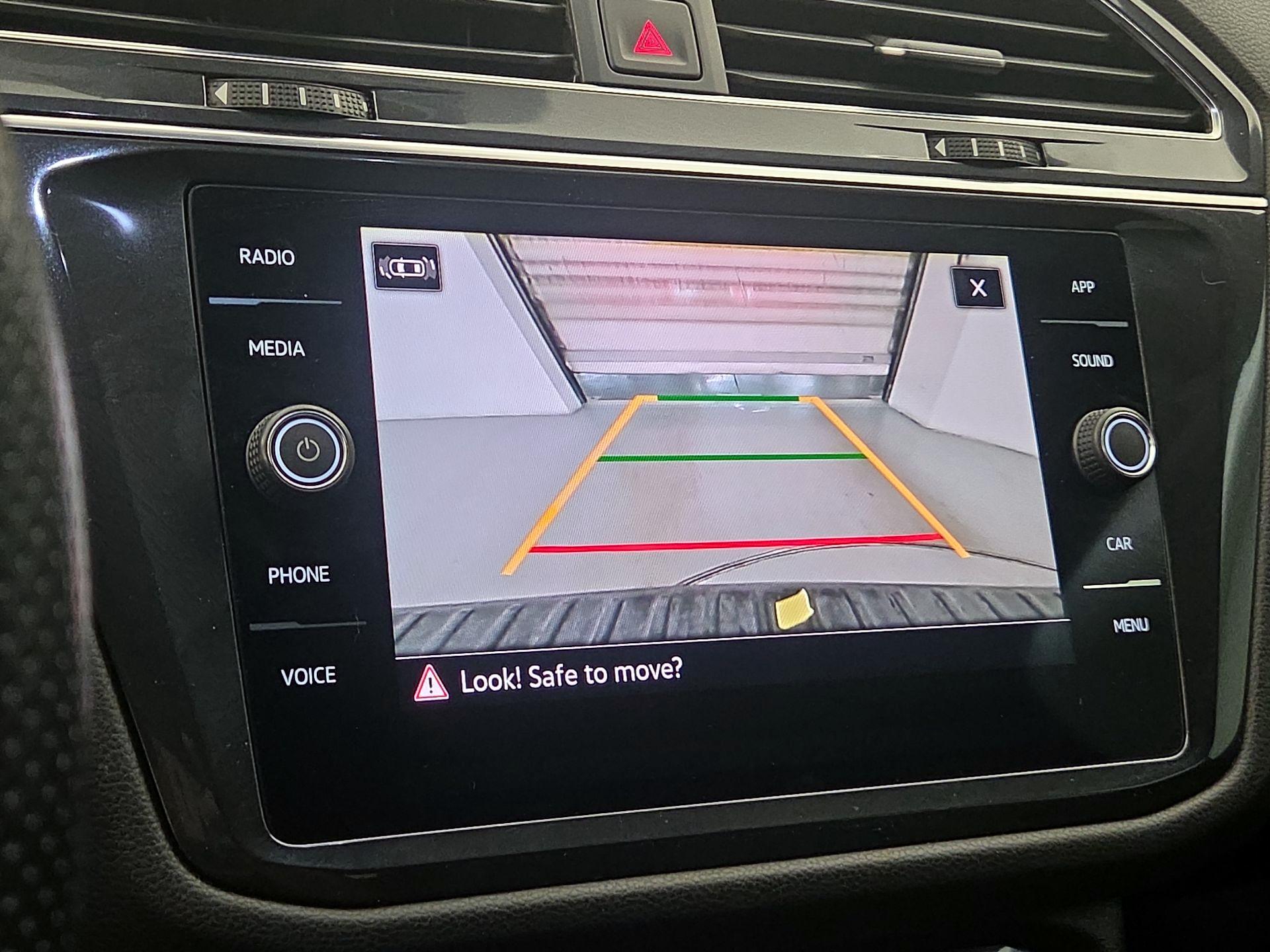 Thumbnail: 2022 Volkswagen Tiguan - 14