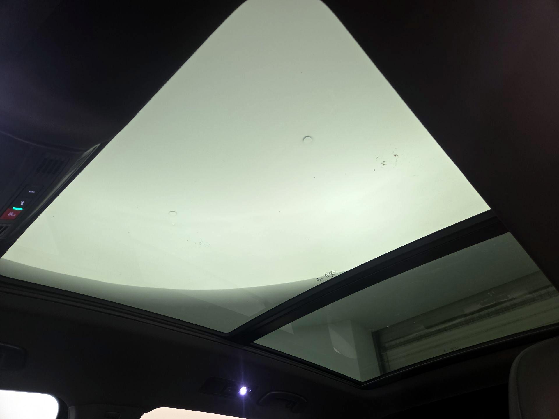 Thumbnail: 2022 Volkswagen Tiguan - 19