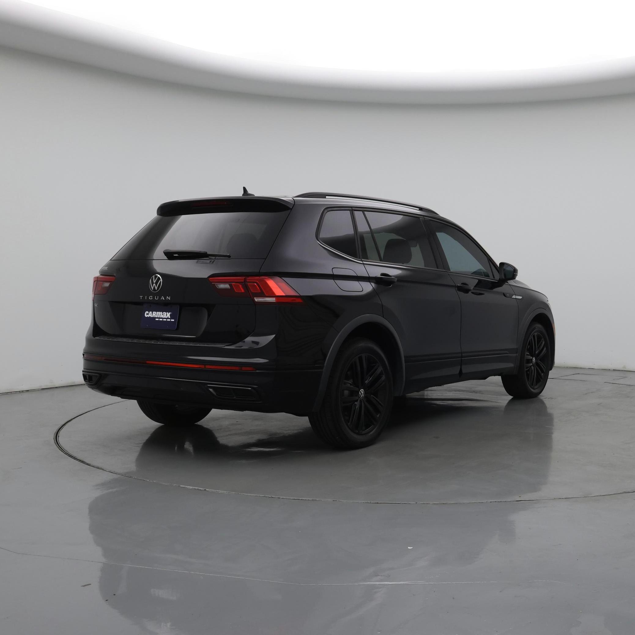Thumbnail: 2022 Volkswagen Tiguan - 8