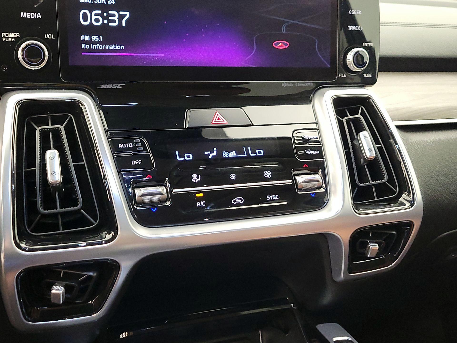 Thumbnail: 2022 Kia Sorento - 17