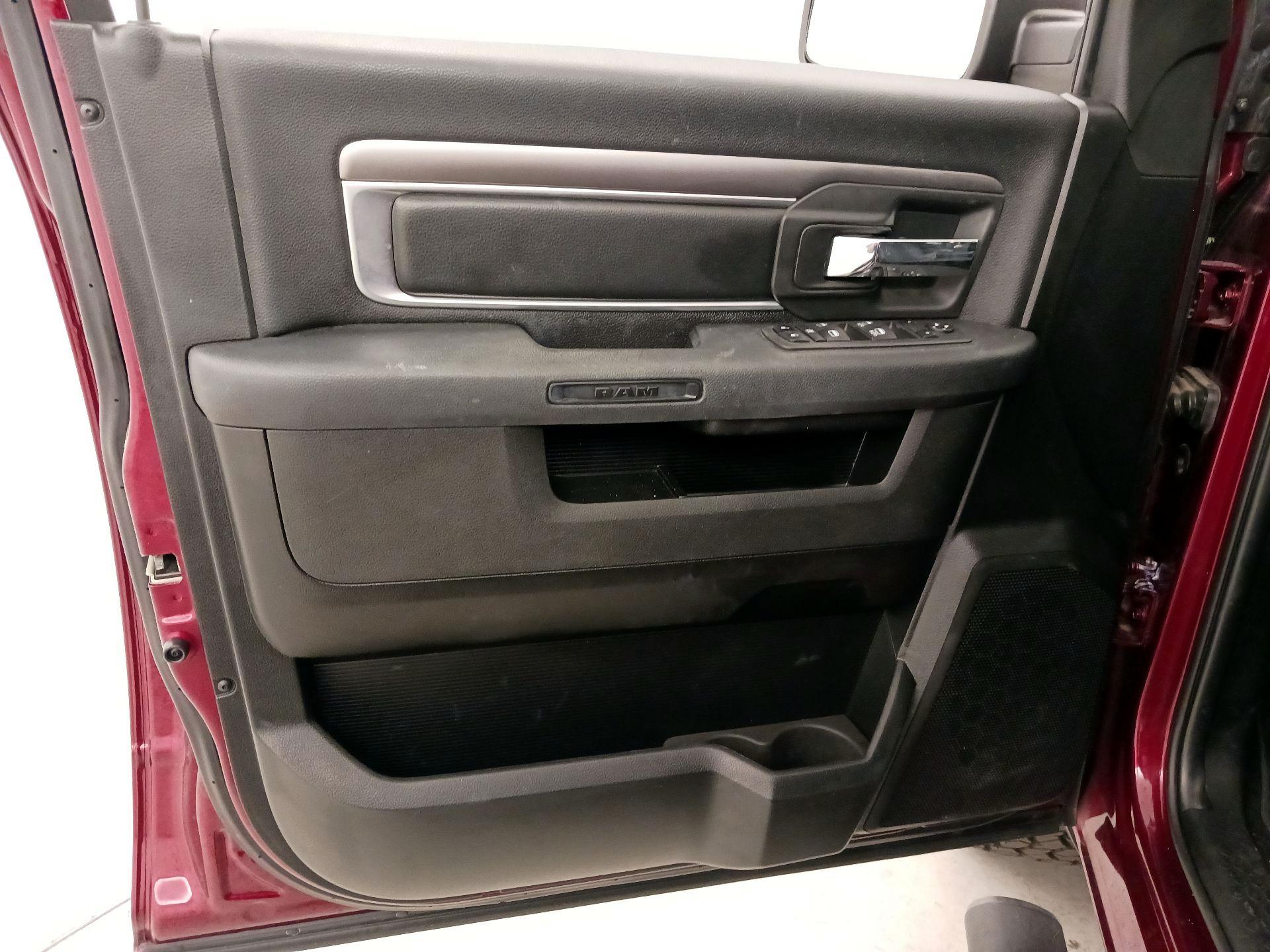 Thumbnail: 2021 RAM 1500 Classic - 12