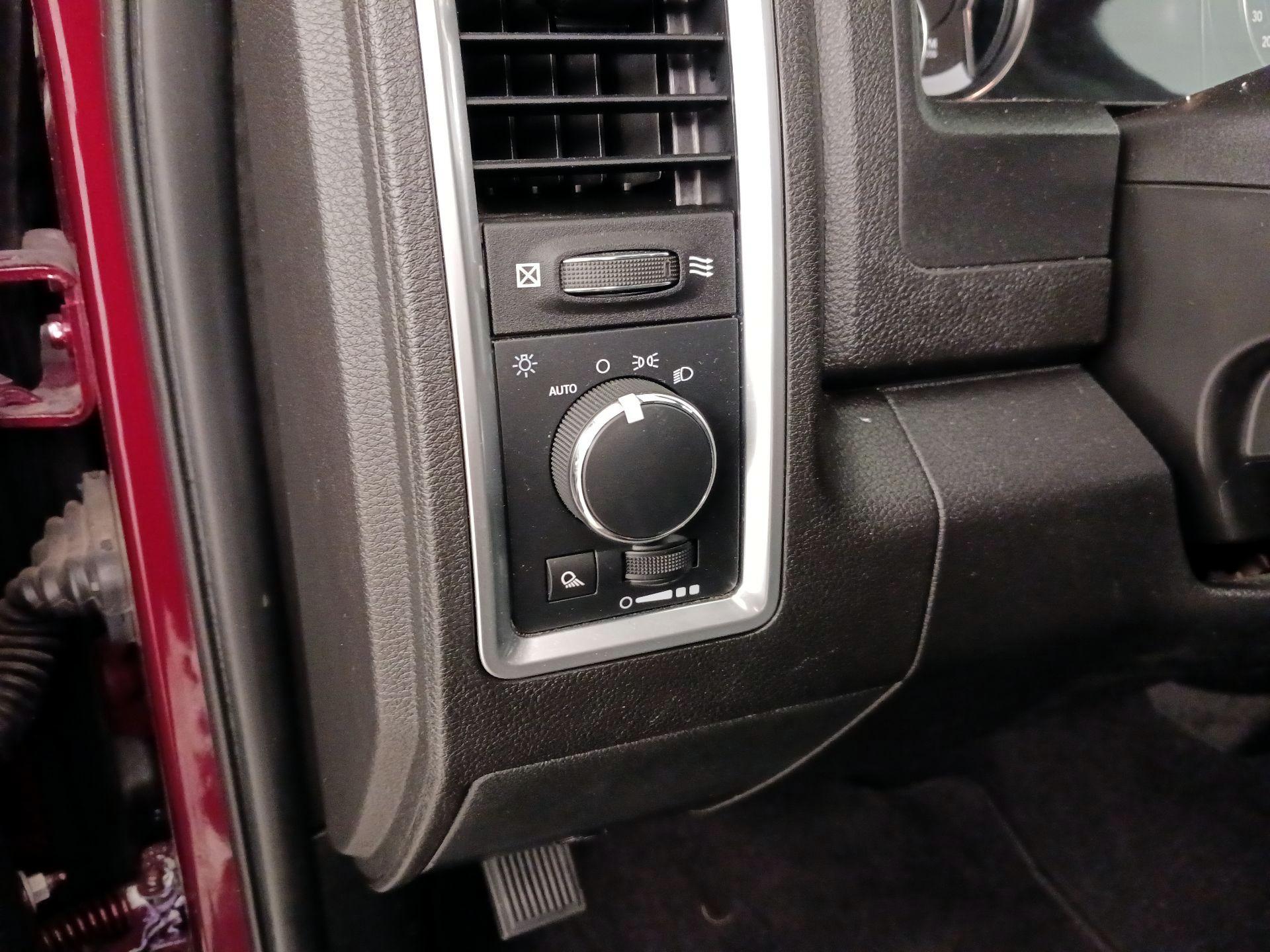 Thumbnail: 2021 RAM 1500 Classic - 13