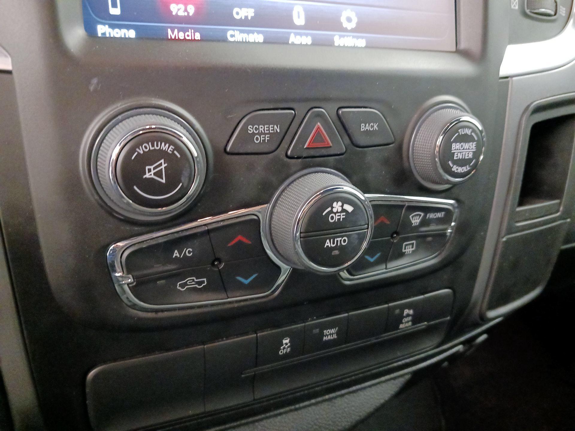 Thumbnail: 2021 RAM 1500 Classic - 16