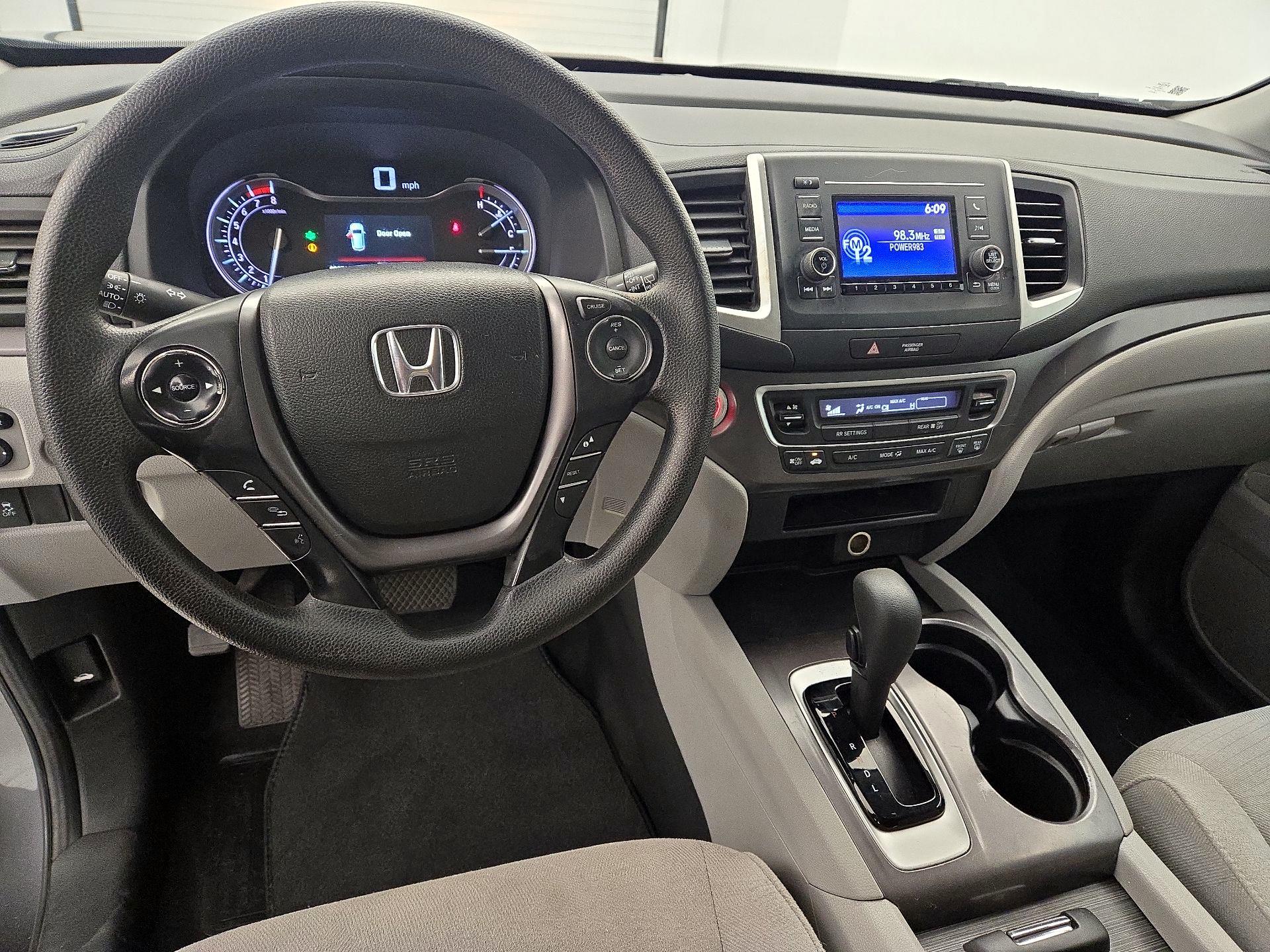 Thumbnail: 2017 Honda Pilot - 9