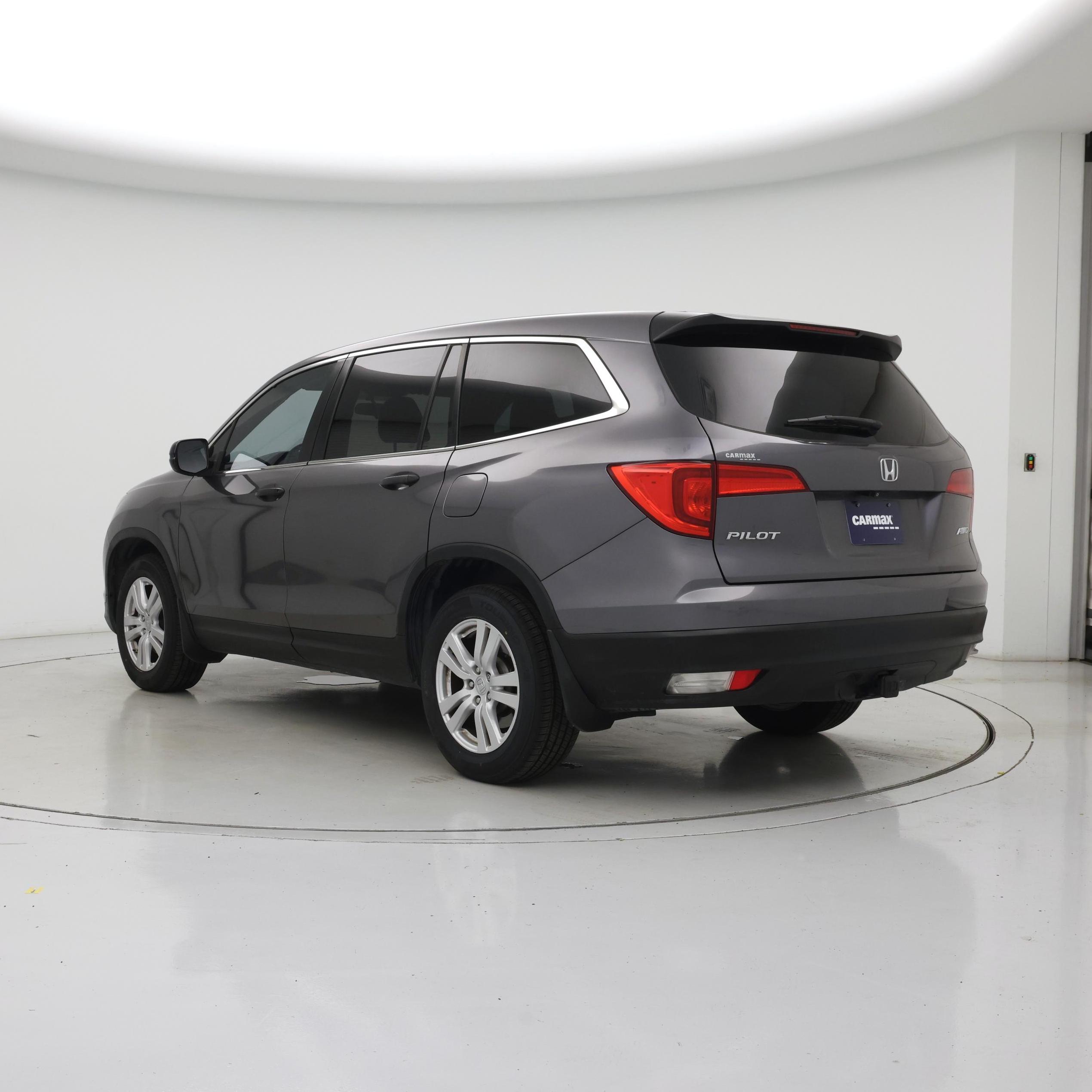Thumbnail: 2017 Honda Pilot - 2