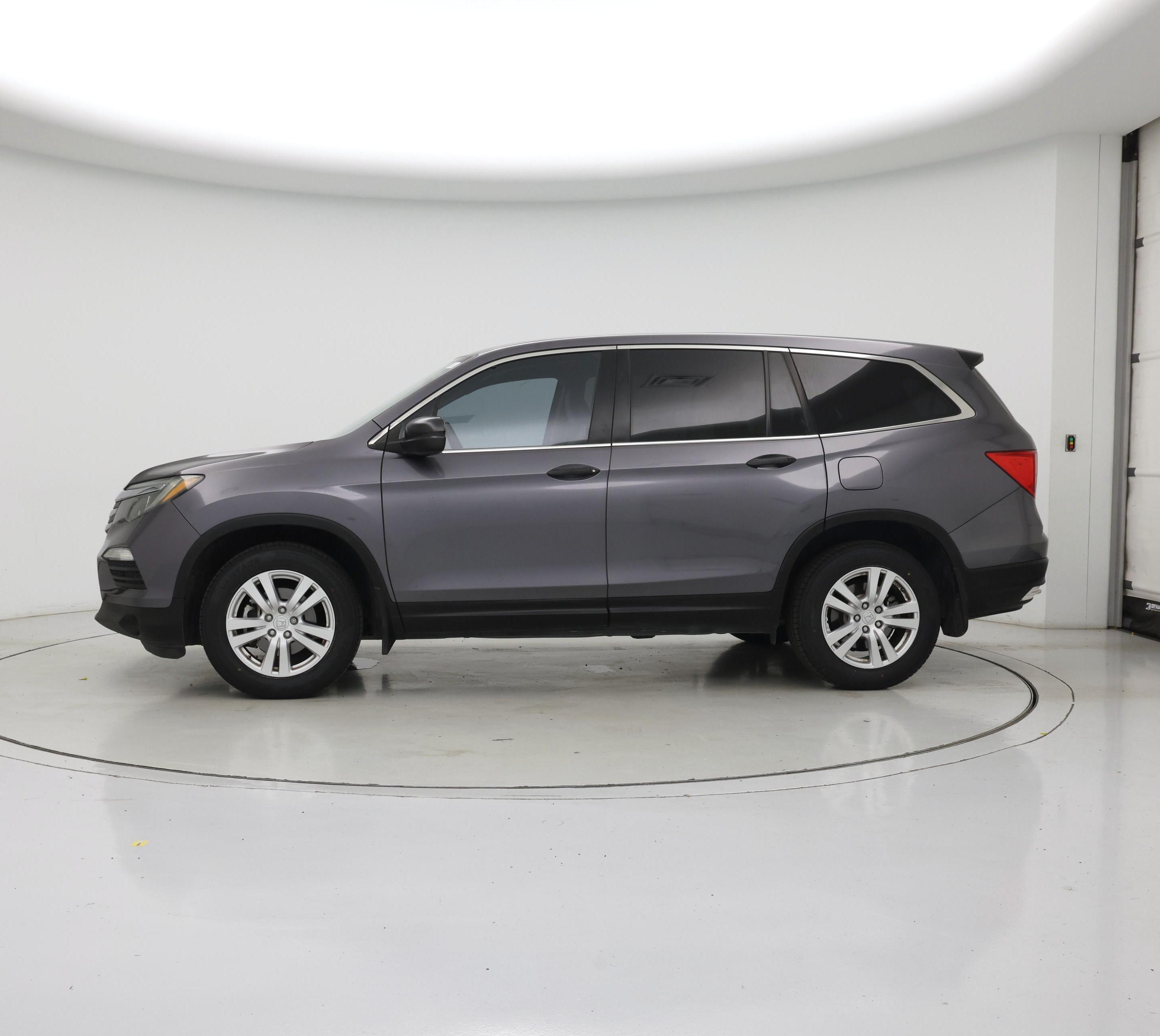 Thumbnail: 2017 Honda Pilot - 3