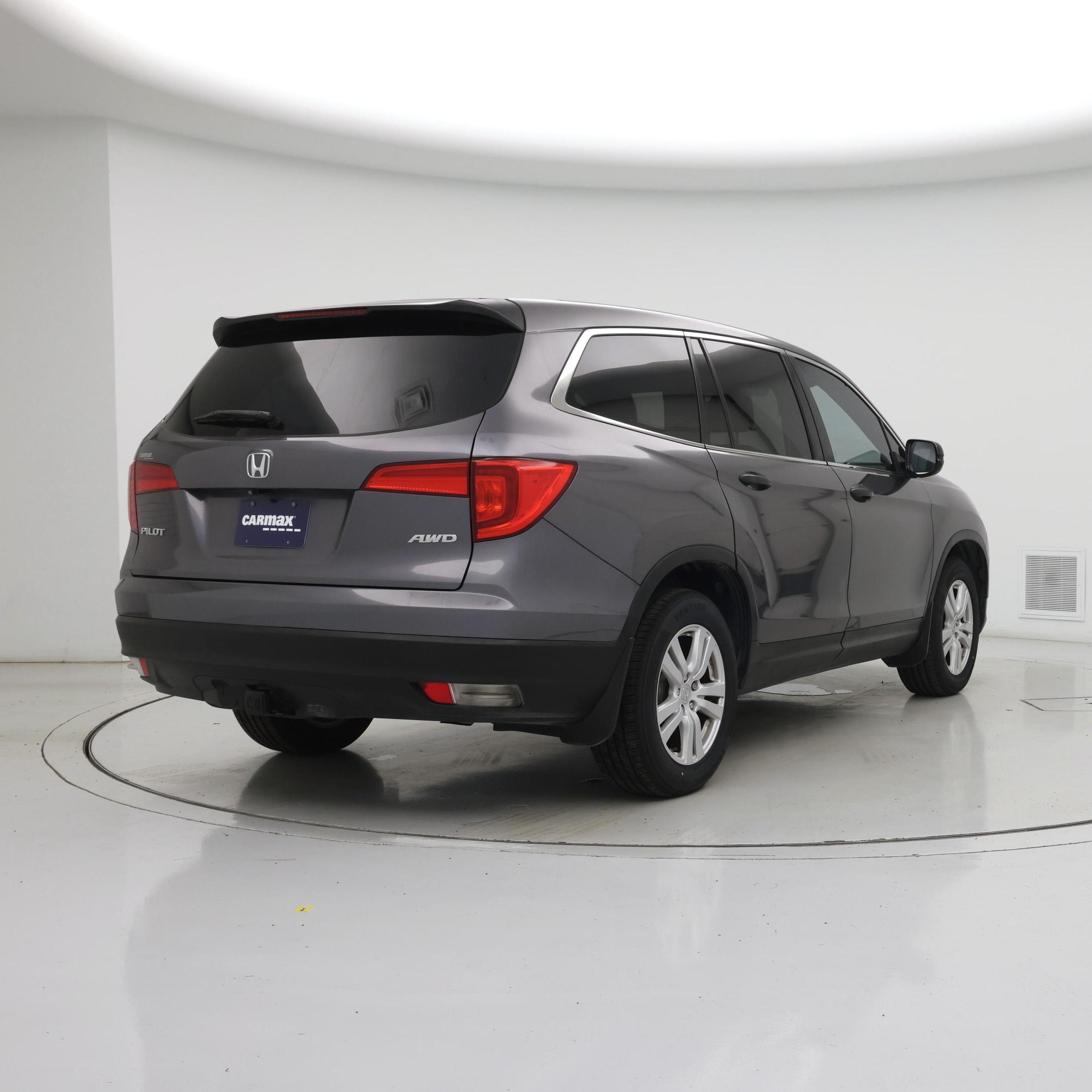 Thumbnail: 2017 Honda Pilot - 8
