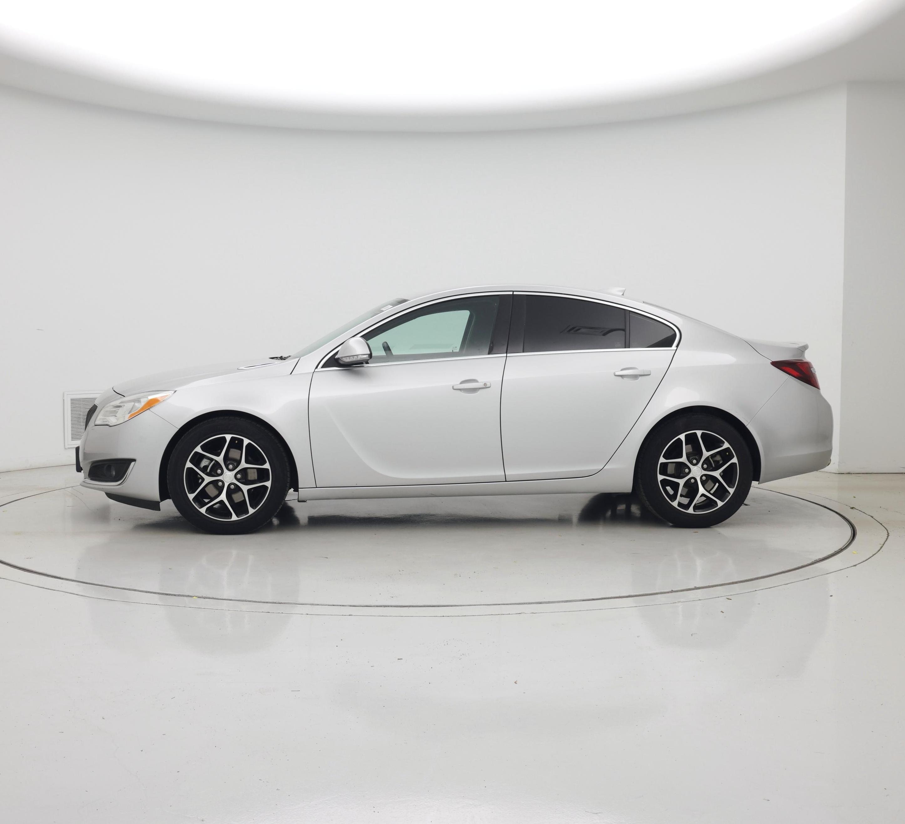 Thumbnail: 2017 Buick Regal - 3