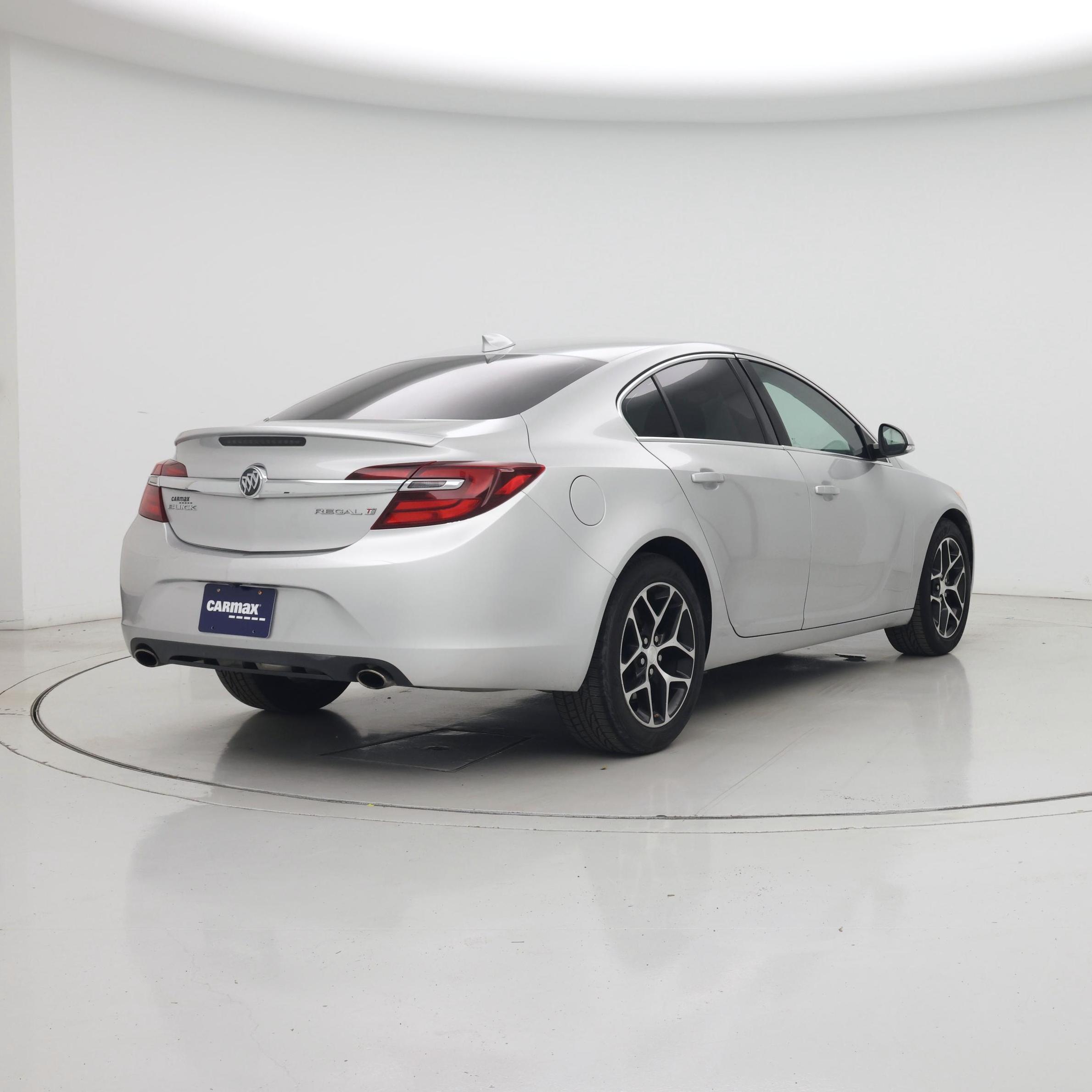 Thumbnail: 2017 Buick Regal - 8