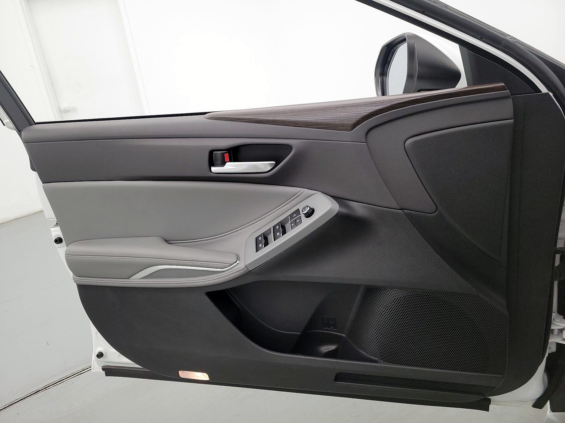 Thumbnail: 2021 Toyota Avalon - 12