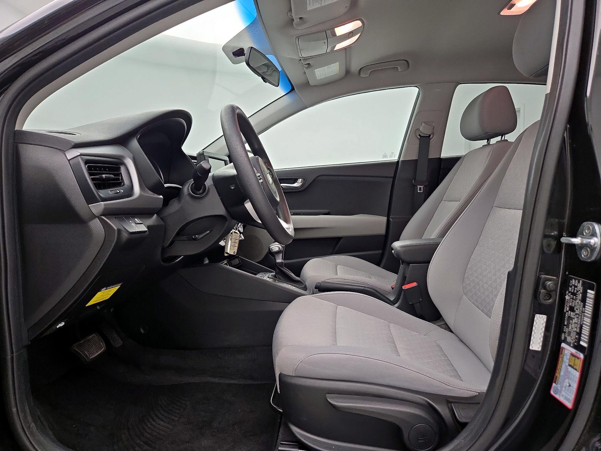 Thumbnail: 2020 Kia Rio - 11