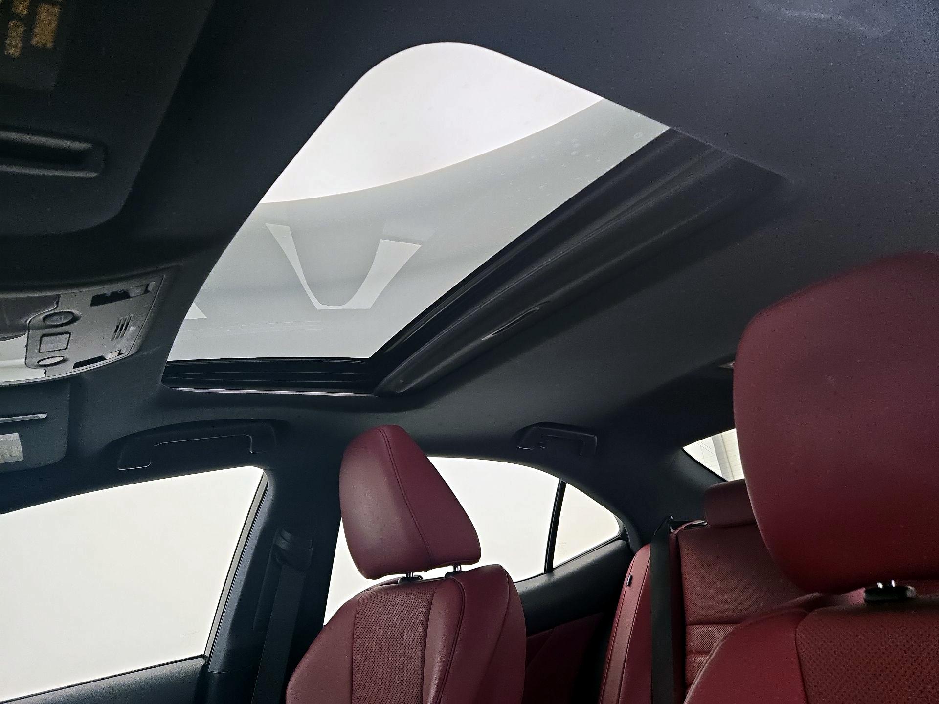 Thumbnail: 2018 Lexus IS - 20