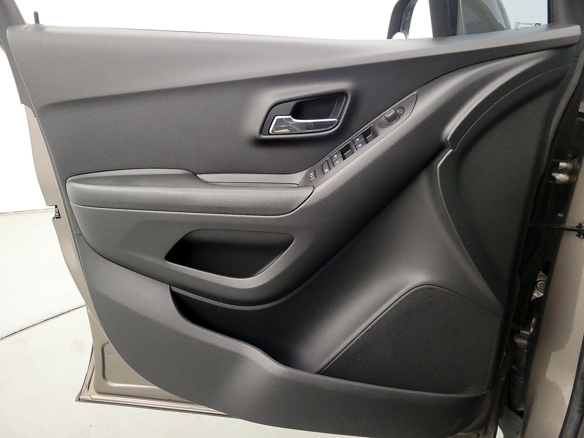 Thumbnail: 2021 Chevrolet Trax - 12