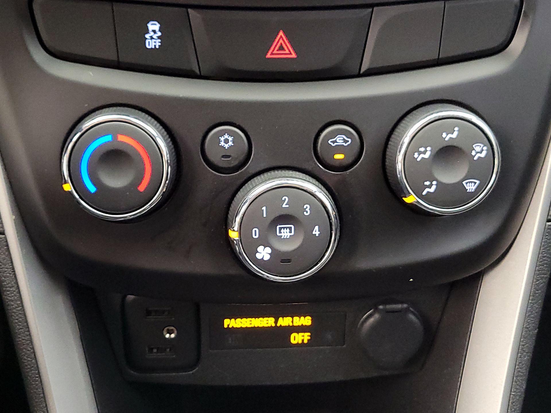Thumbnail: 2021 Chevrolet Trax - 16