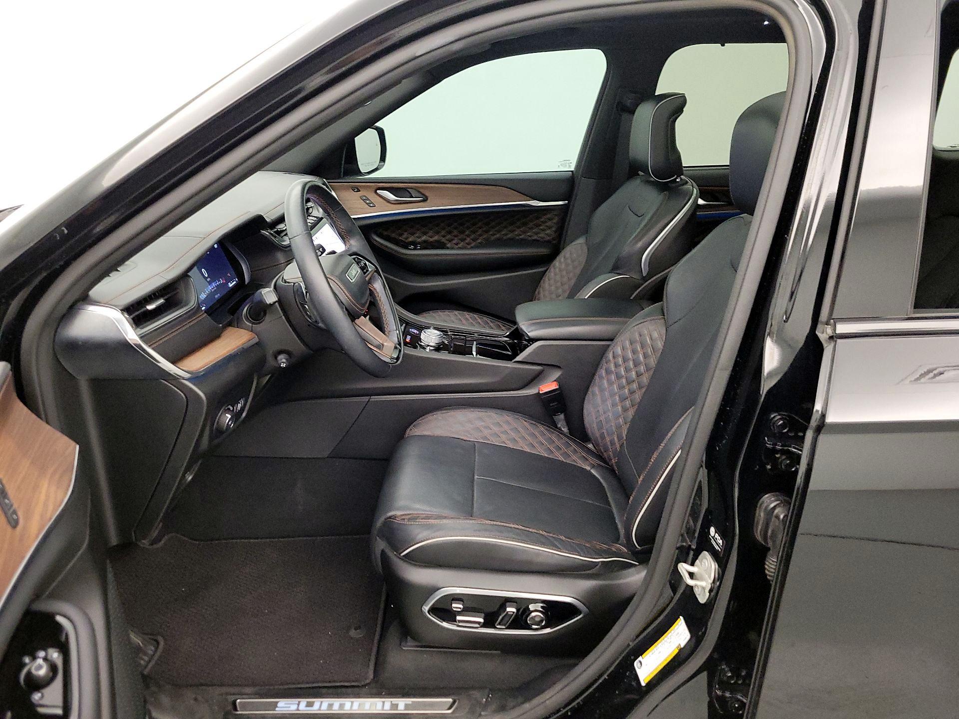Thumbnail: 2023 Jeep Grand Cherokee - 11