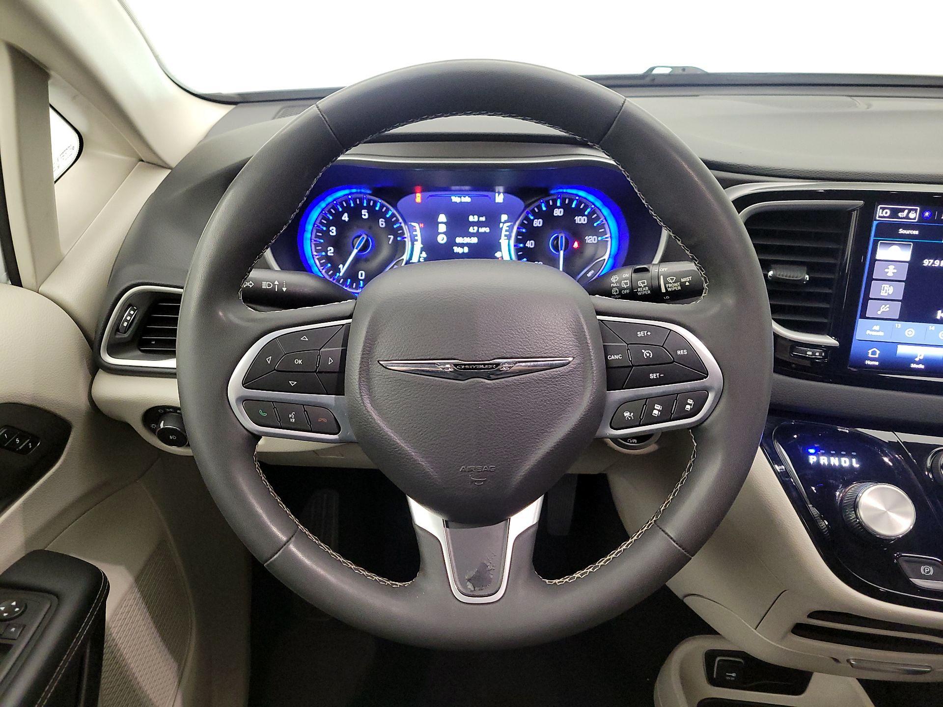 Thumbnail: 2023 Chrysler Pacifica - 10