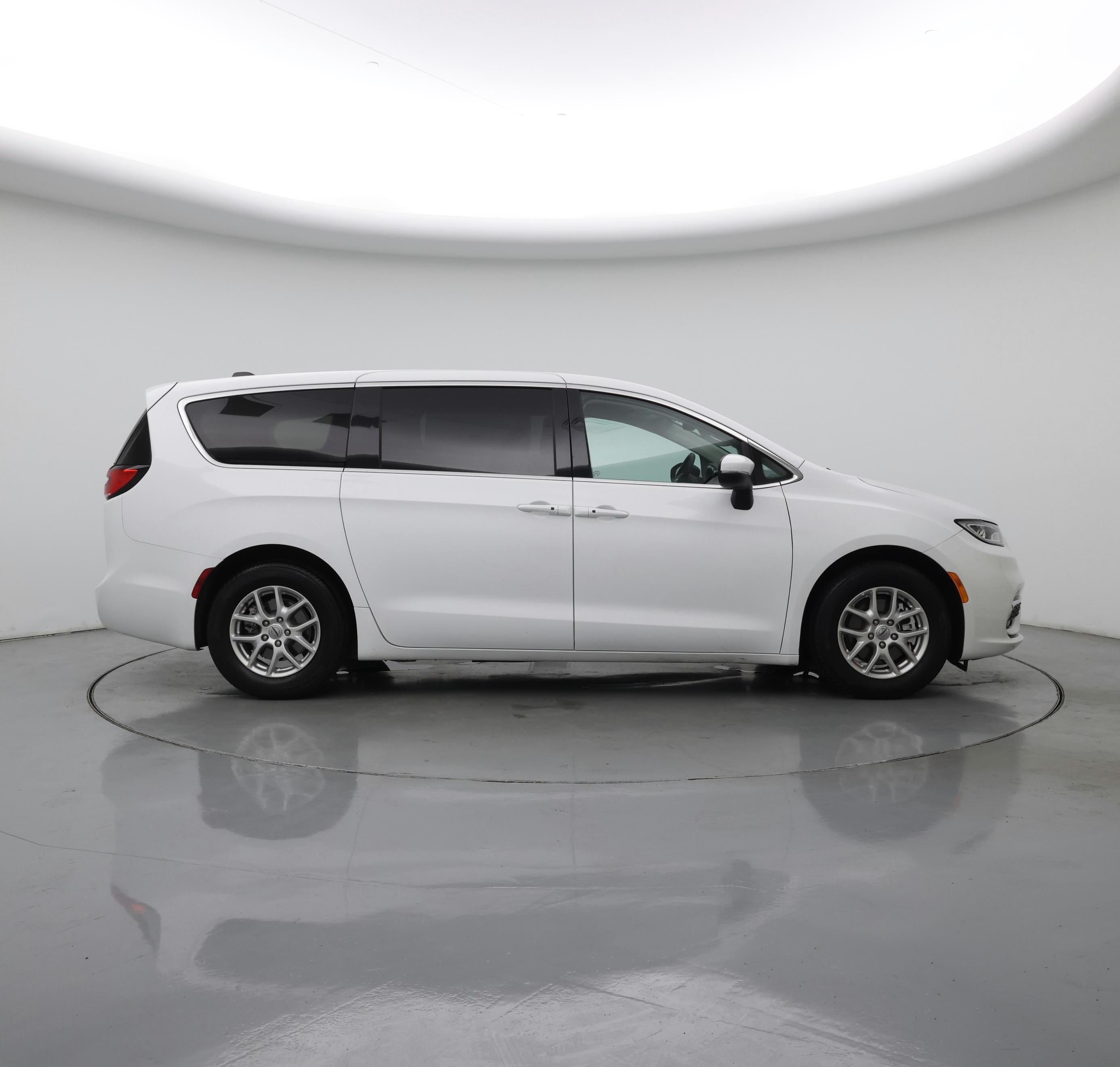 Thumbnail: 2023 Chrysler Pacifica - 7