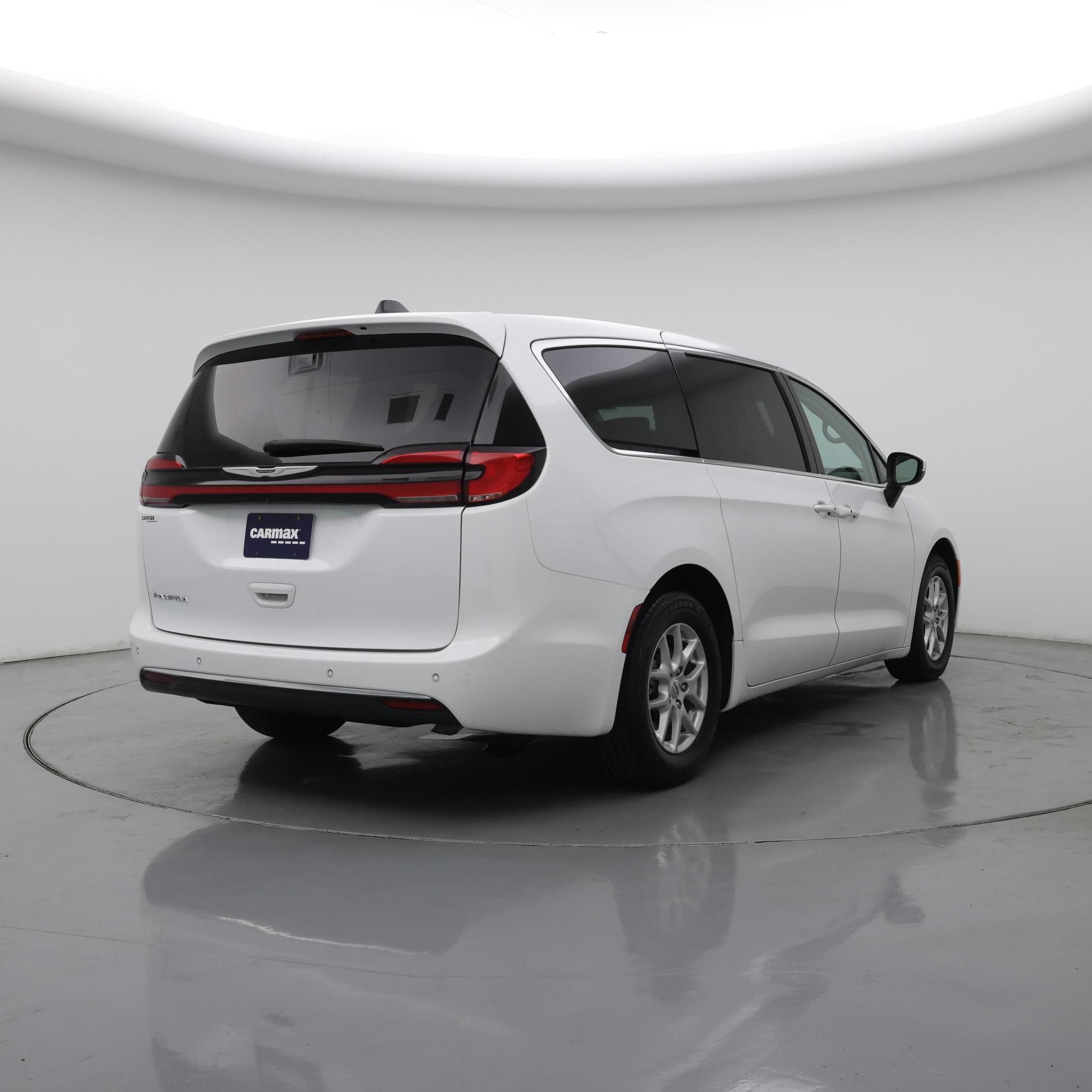 Thumbnail: 2023 Chrysler Pacifica - 8