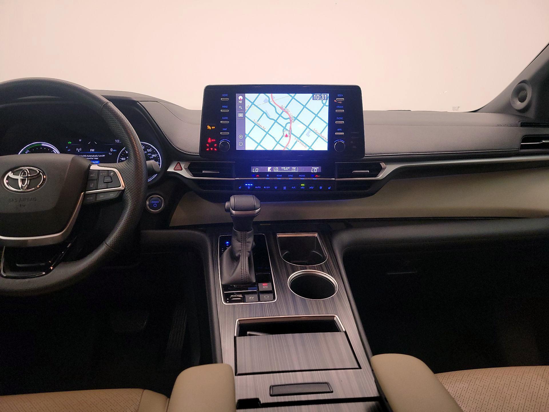 Thumbnail: 2022 Toyota Sienna - 9