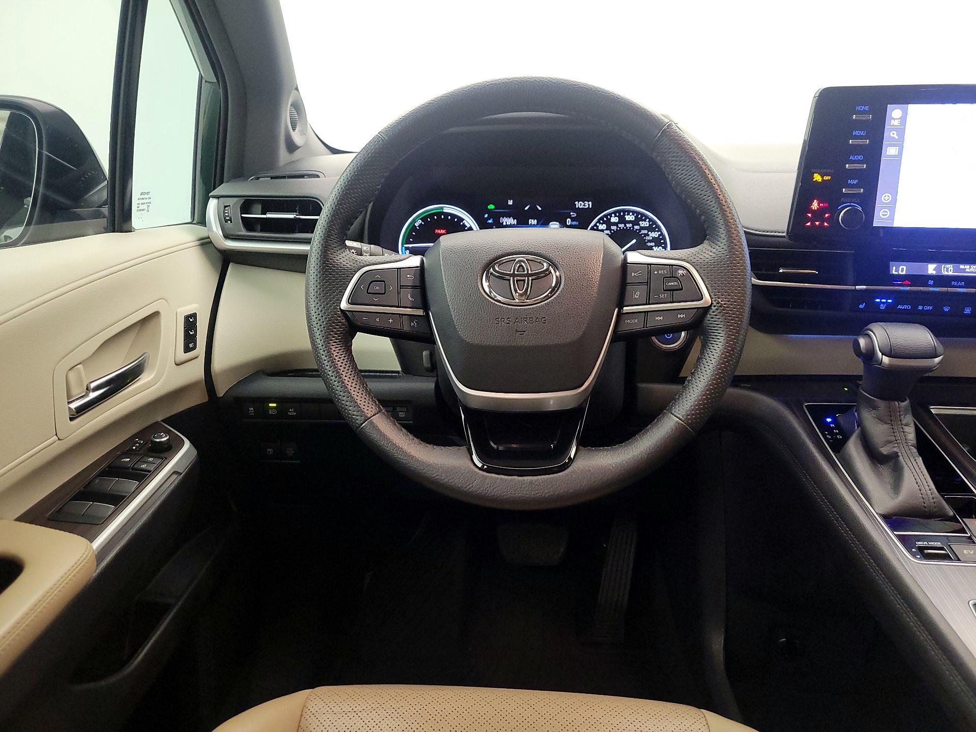 Thumbnail: 2022 Toyota Sienna - 10