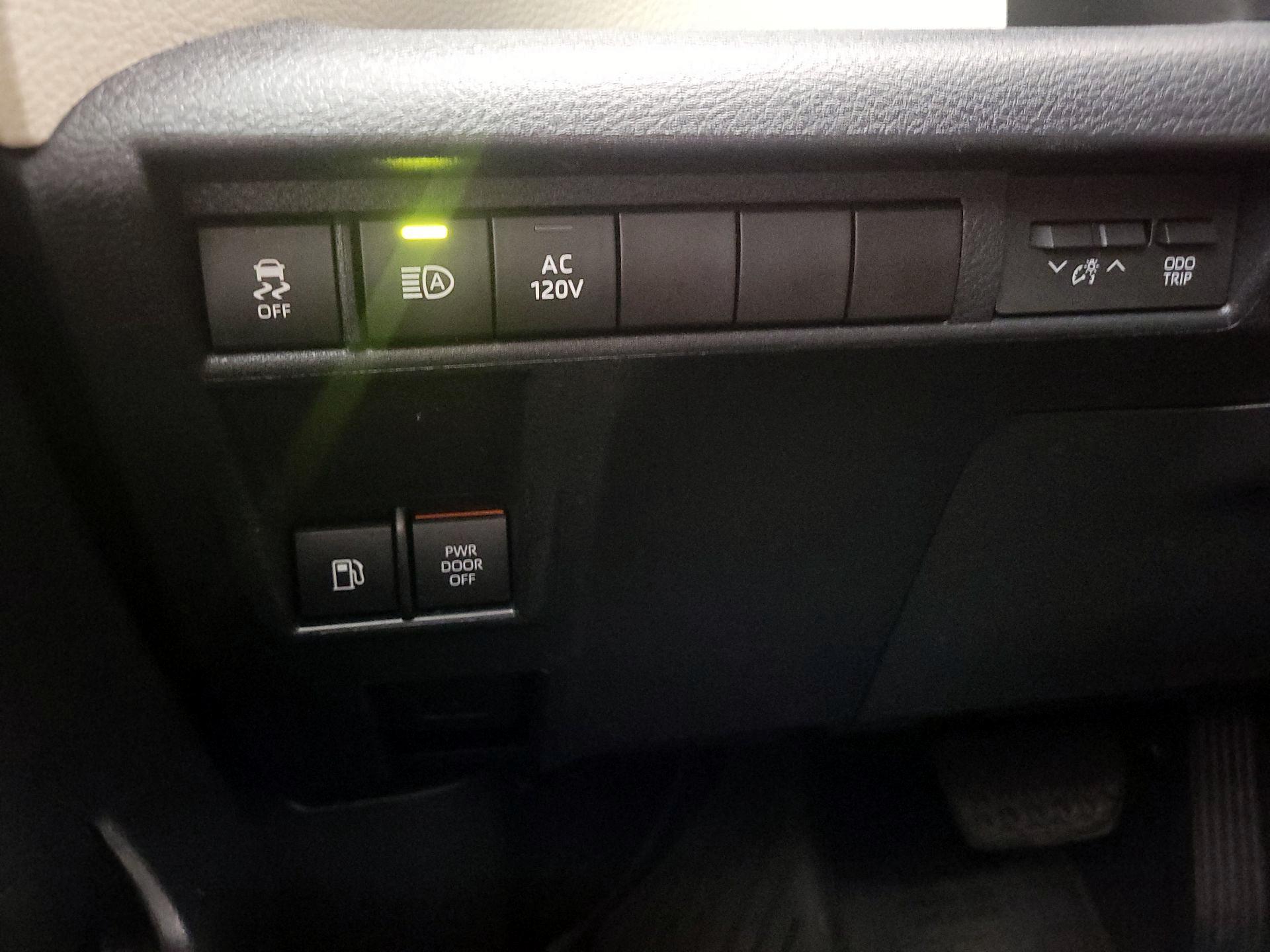 Thumbnail: 2022 Toyota Sienna - 13