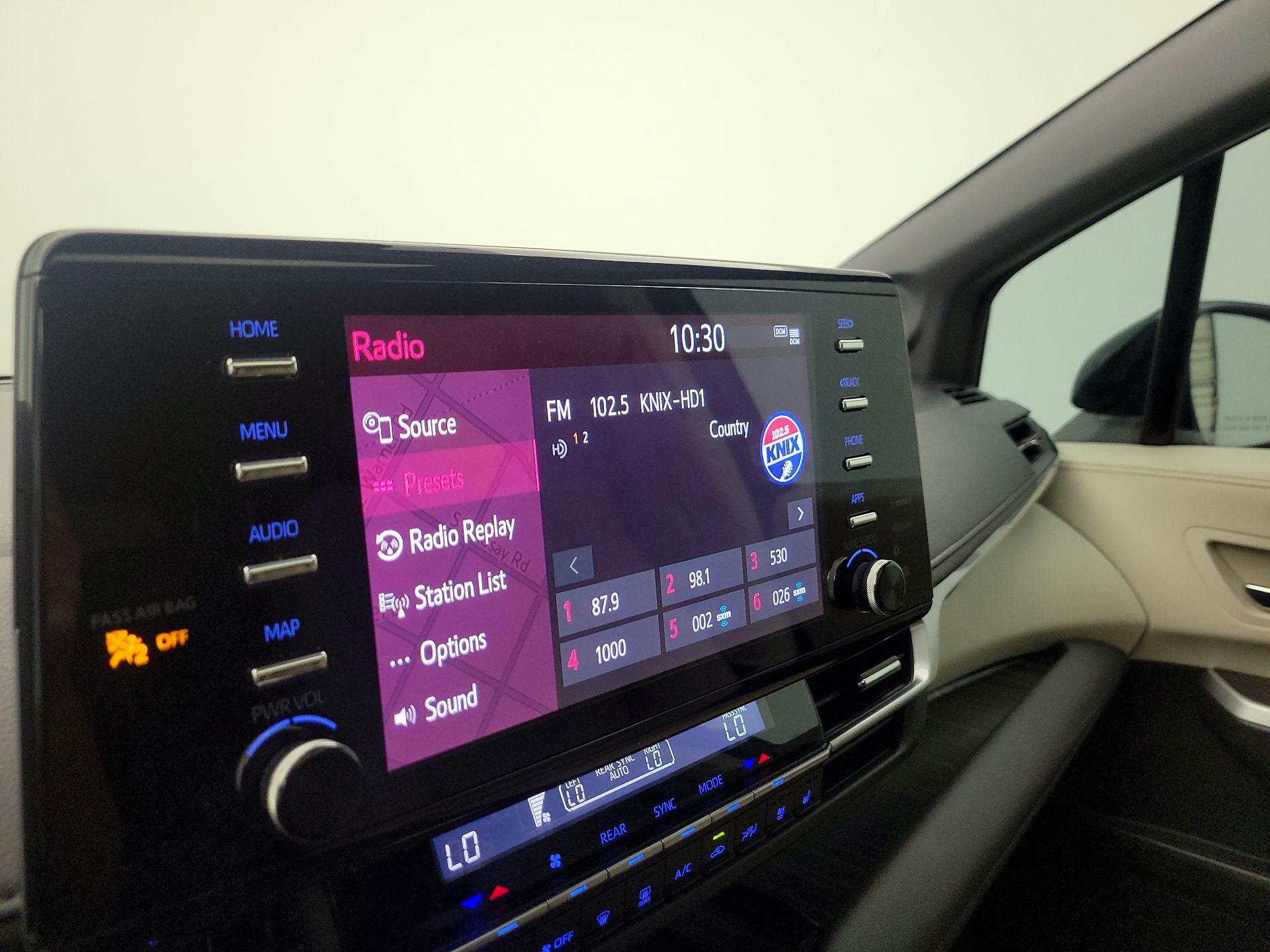 Thumbnail: 2022 Toyota Sienna - 16