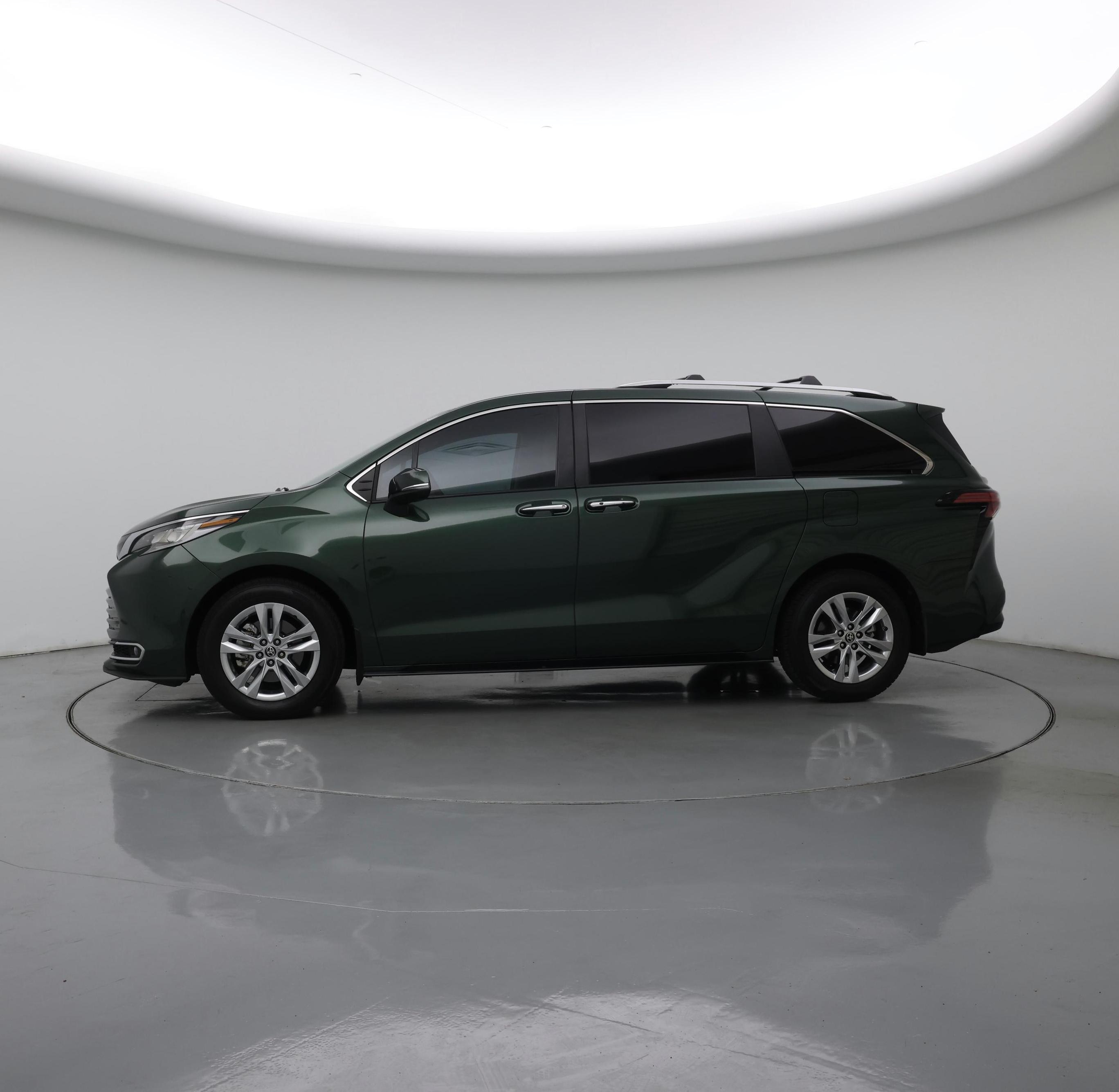 Thumbnail: 2022 Toyota Sienna - 3