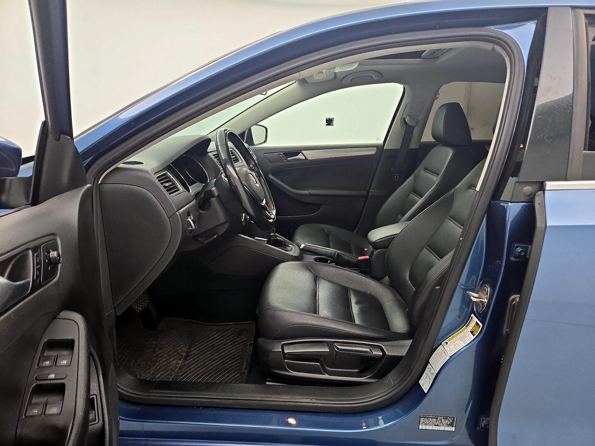 Thumbnail: 2017 Volkswagen Jetta - 11