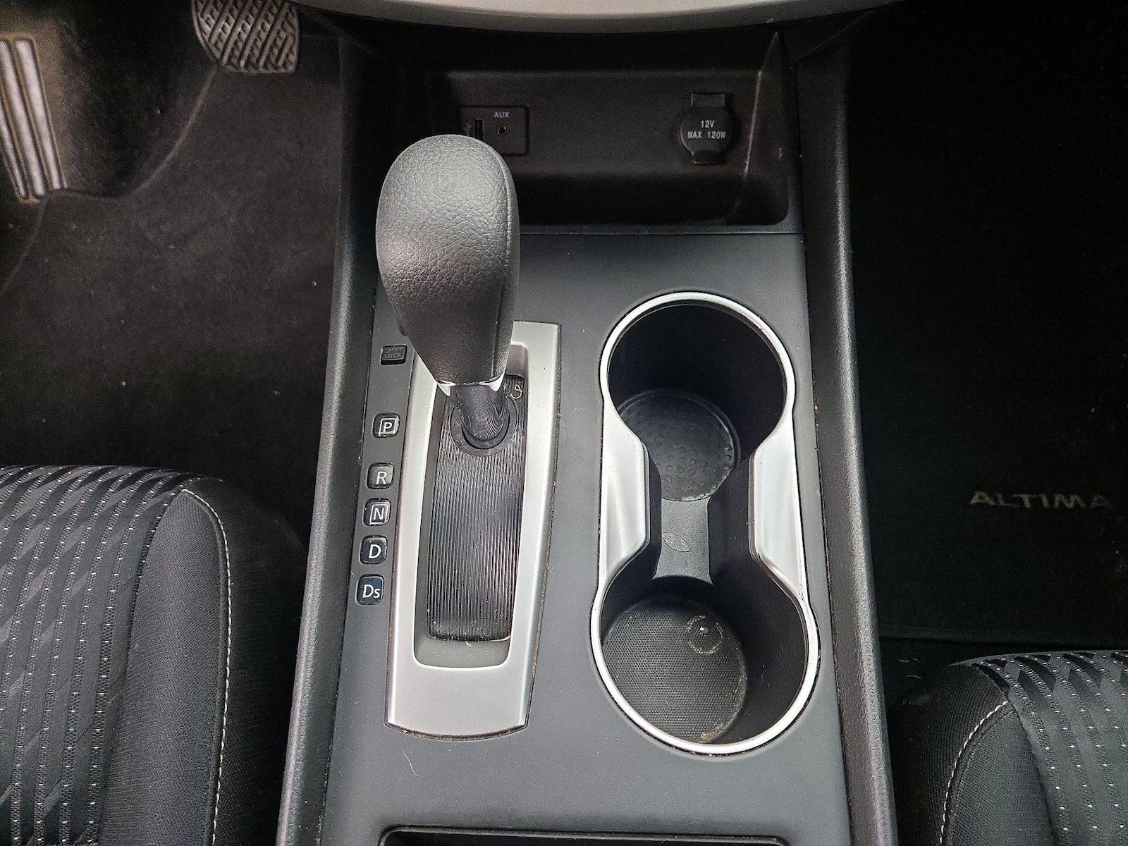 2016 Nissan Altima SV - Photo 18