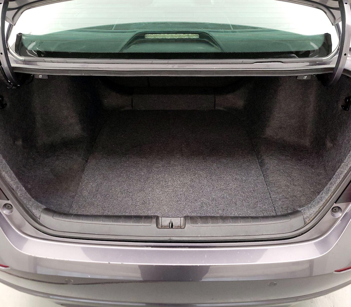 Trunk/Cargo (Seats Up)