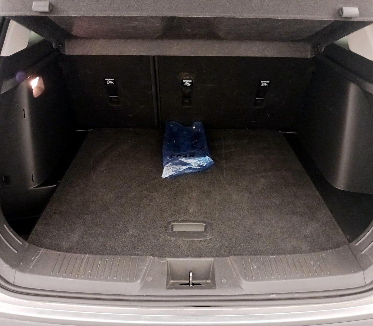 Trunk/Cargo (Seats Up)