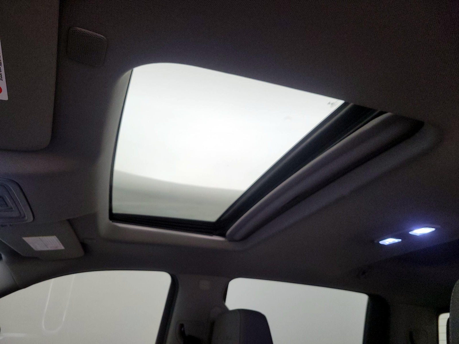 Sunroof(s) & Overhead Airbags
