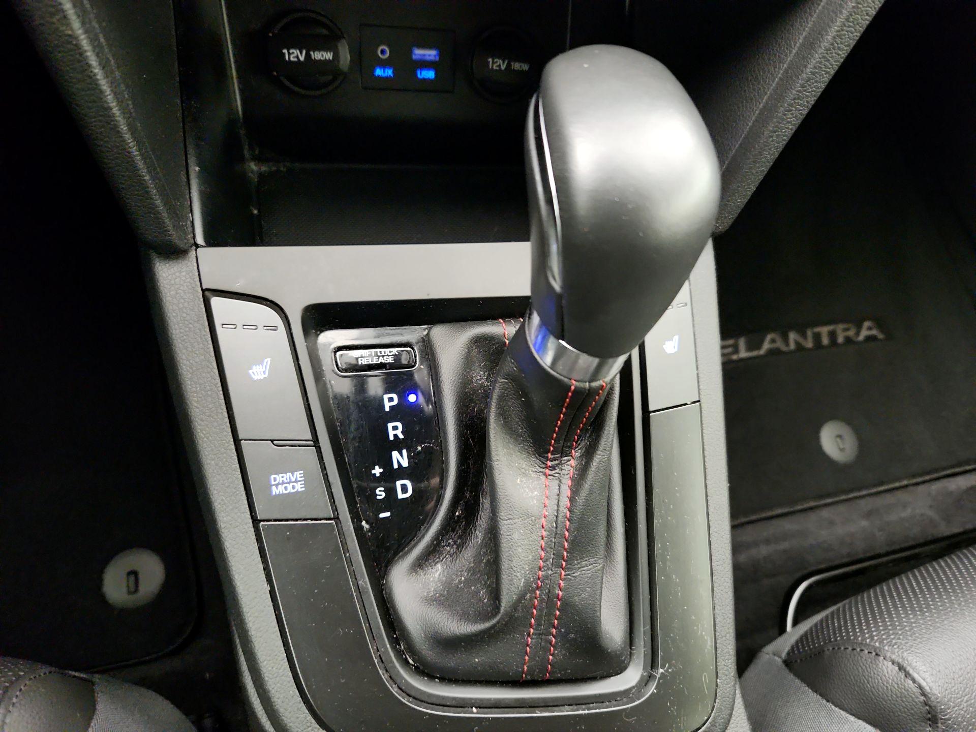 Thumbnail: 2020 Hyundai Elantra - 17