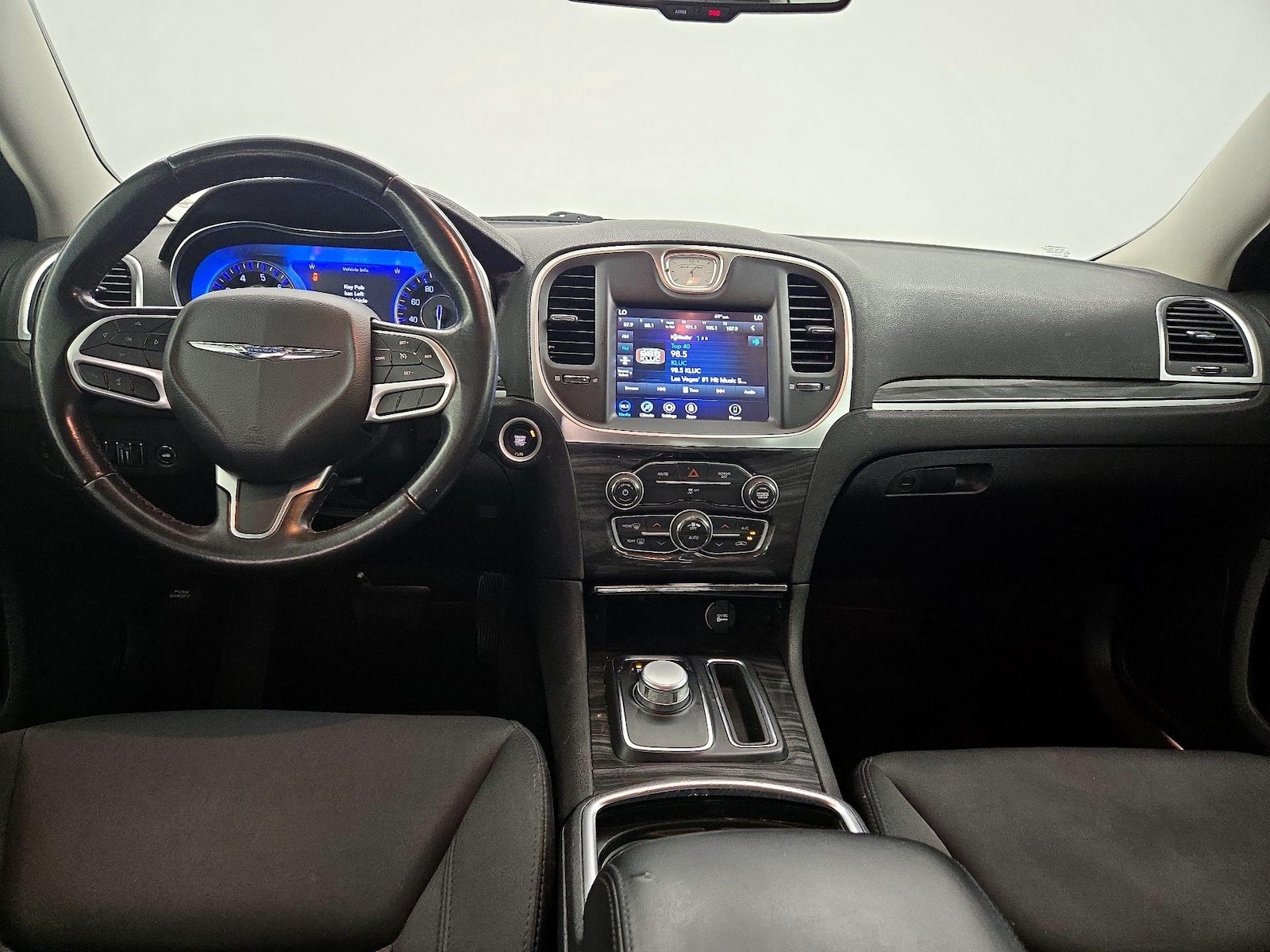 2020 Chrysler 300 Touring - Photo 10