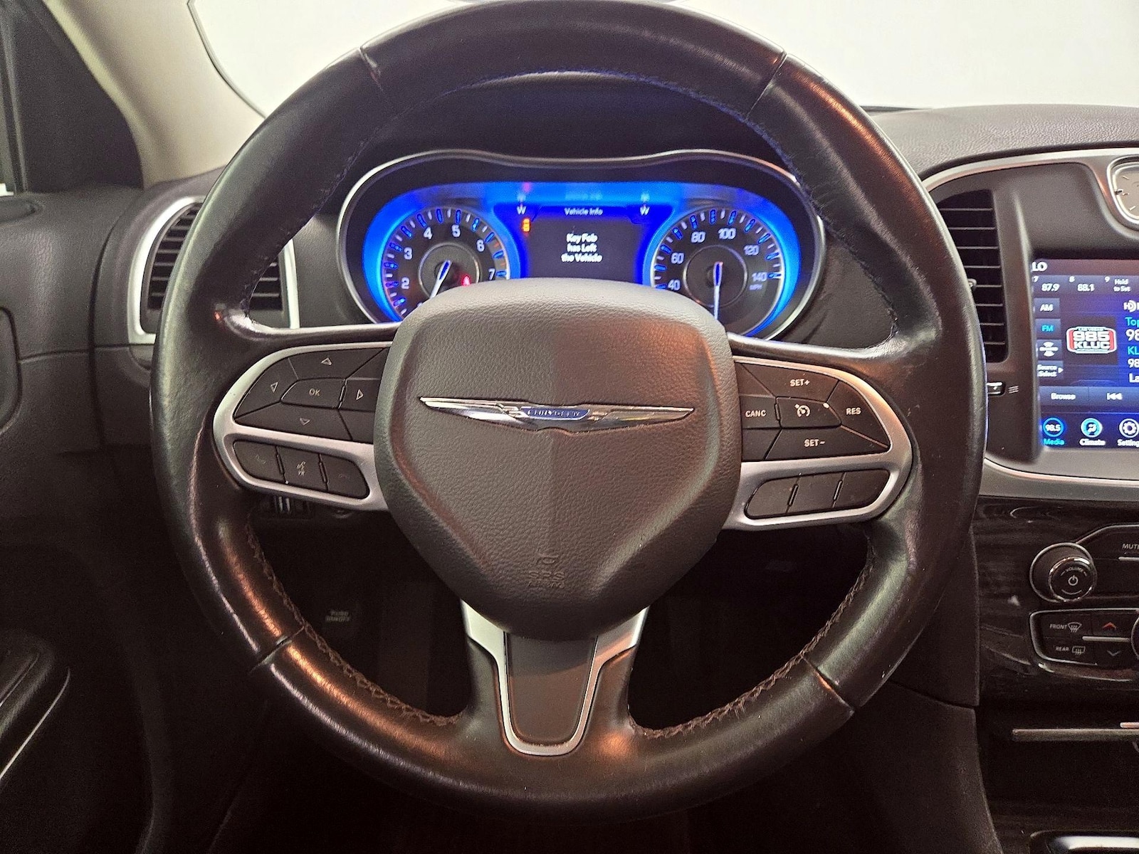 2020 Chrysler 300 Touring - Photo 11