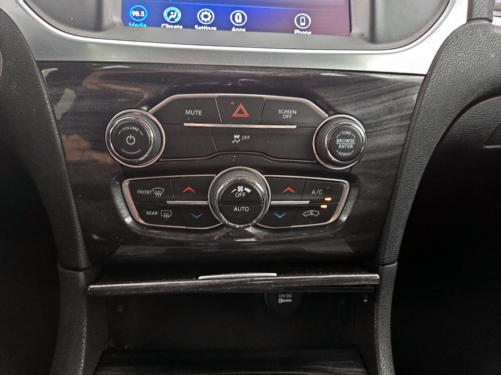 2020 Chrysler 300 Touring - Photo 17