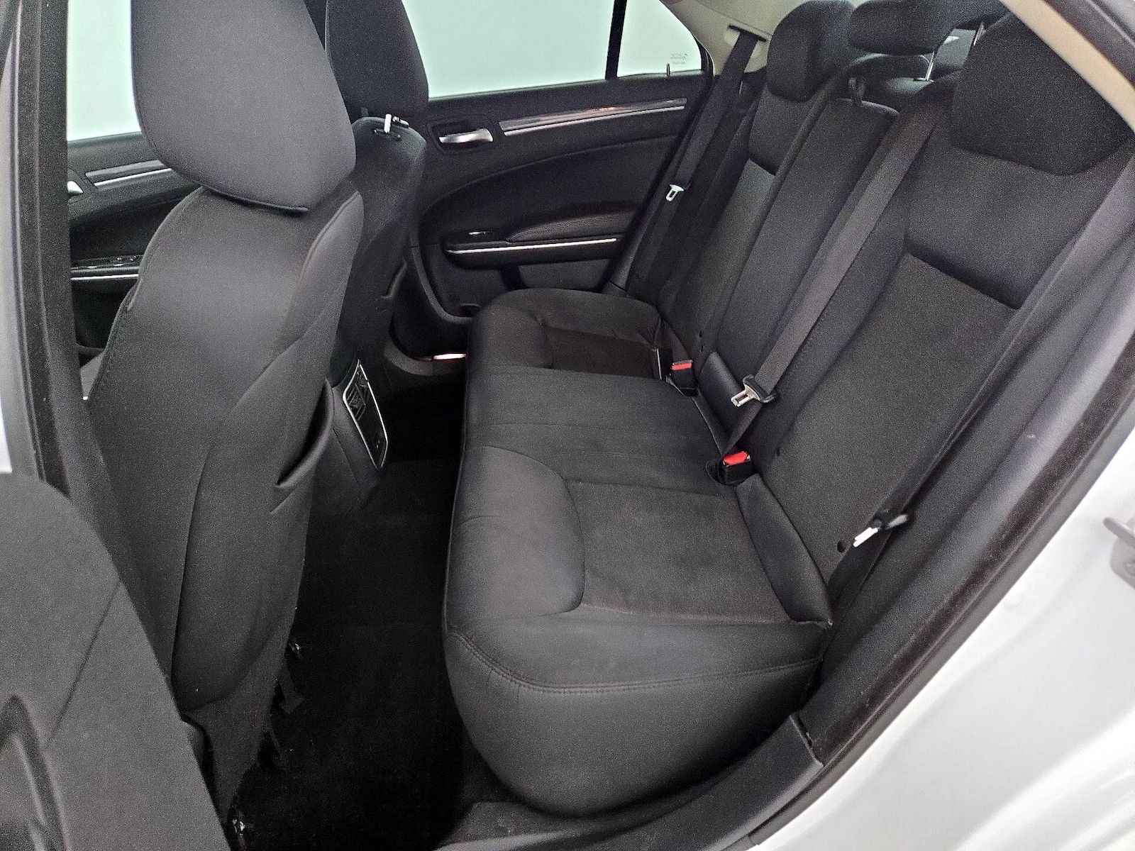2020 Chrysler 300 Touring - Photo 20