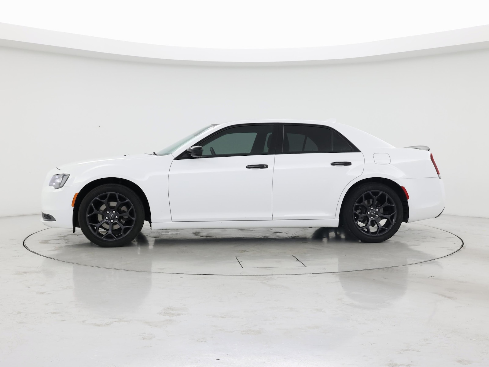 2020 Chrysler 300 Touring - Photo 4