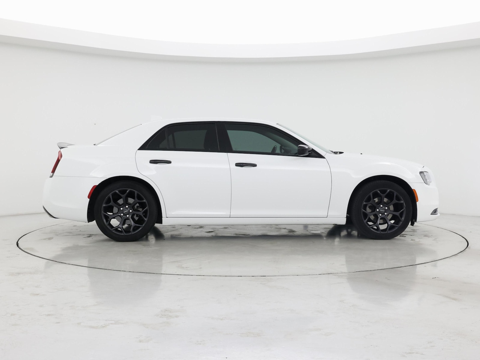 2020 Chrysler 300 Touring - Photo 8