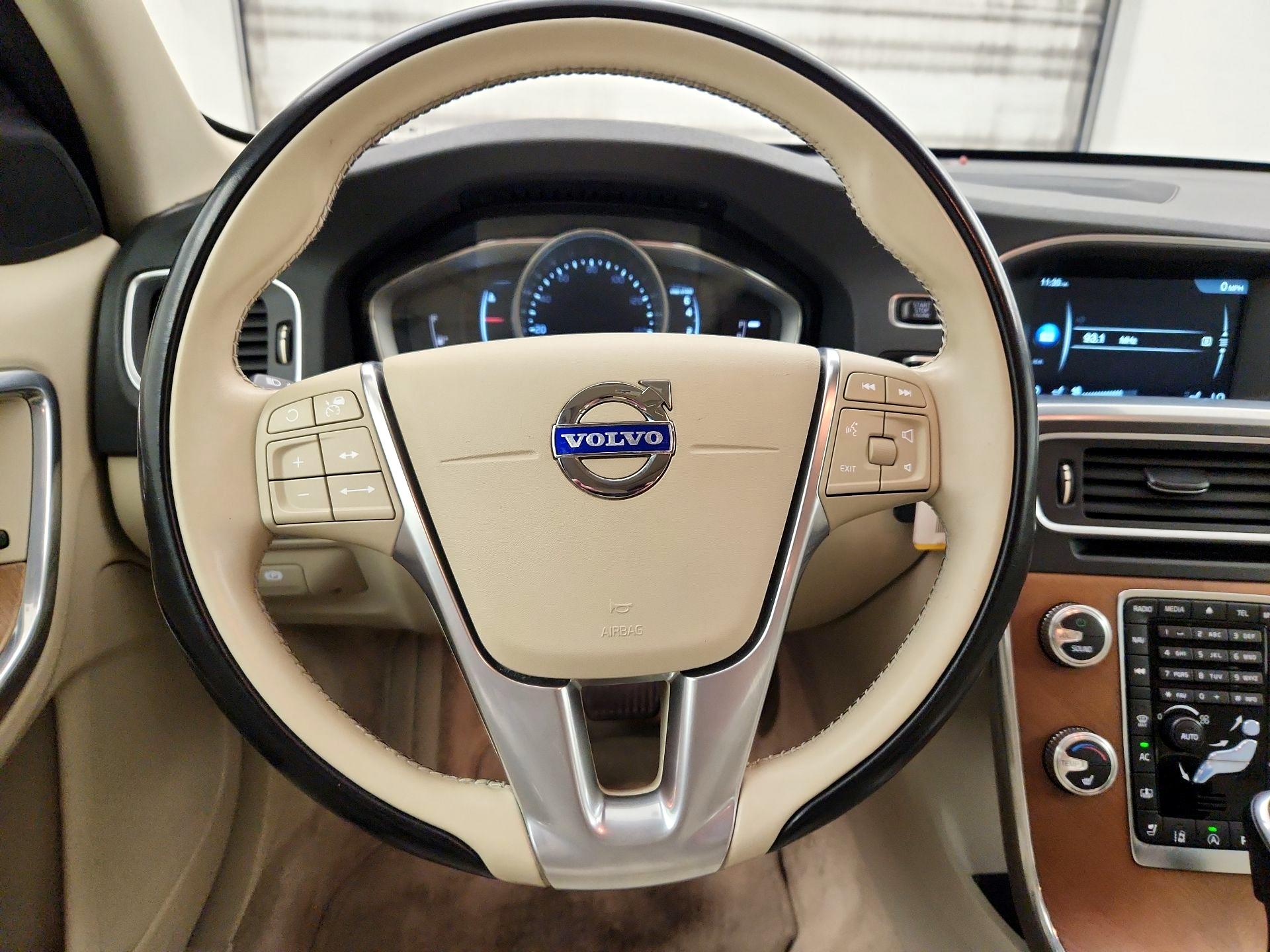 Thumbnail: 2016 Volvo S60 - 10